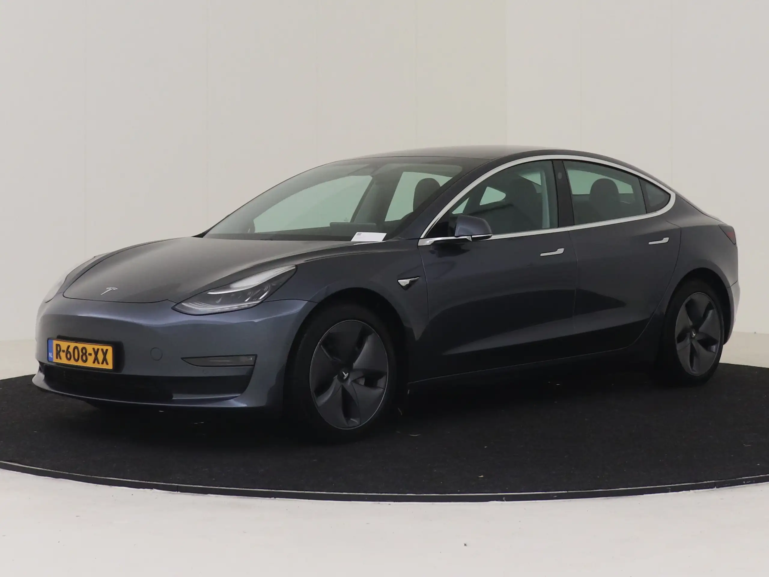 Tesla - Model 3