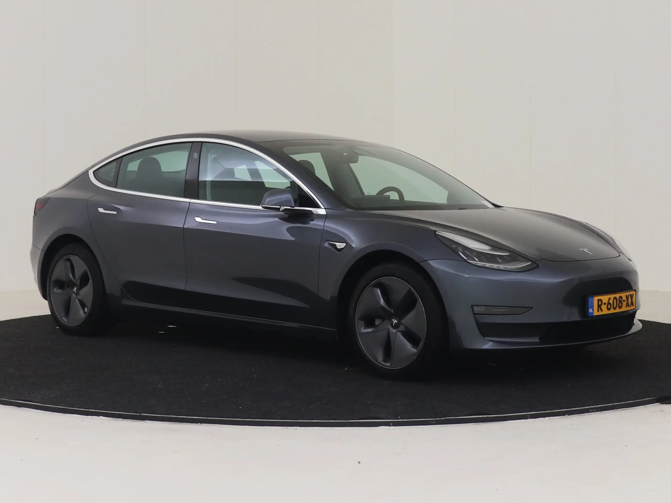 Tesla - Model 3