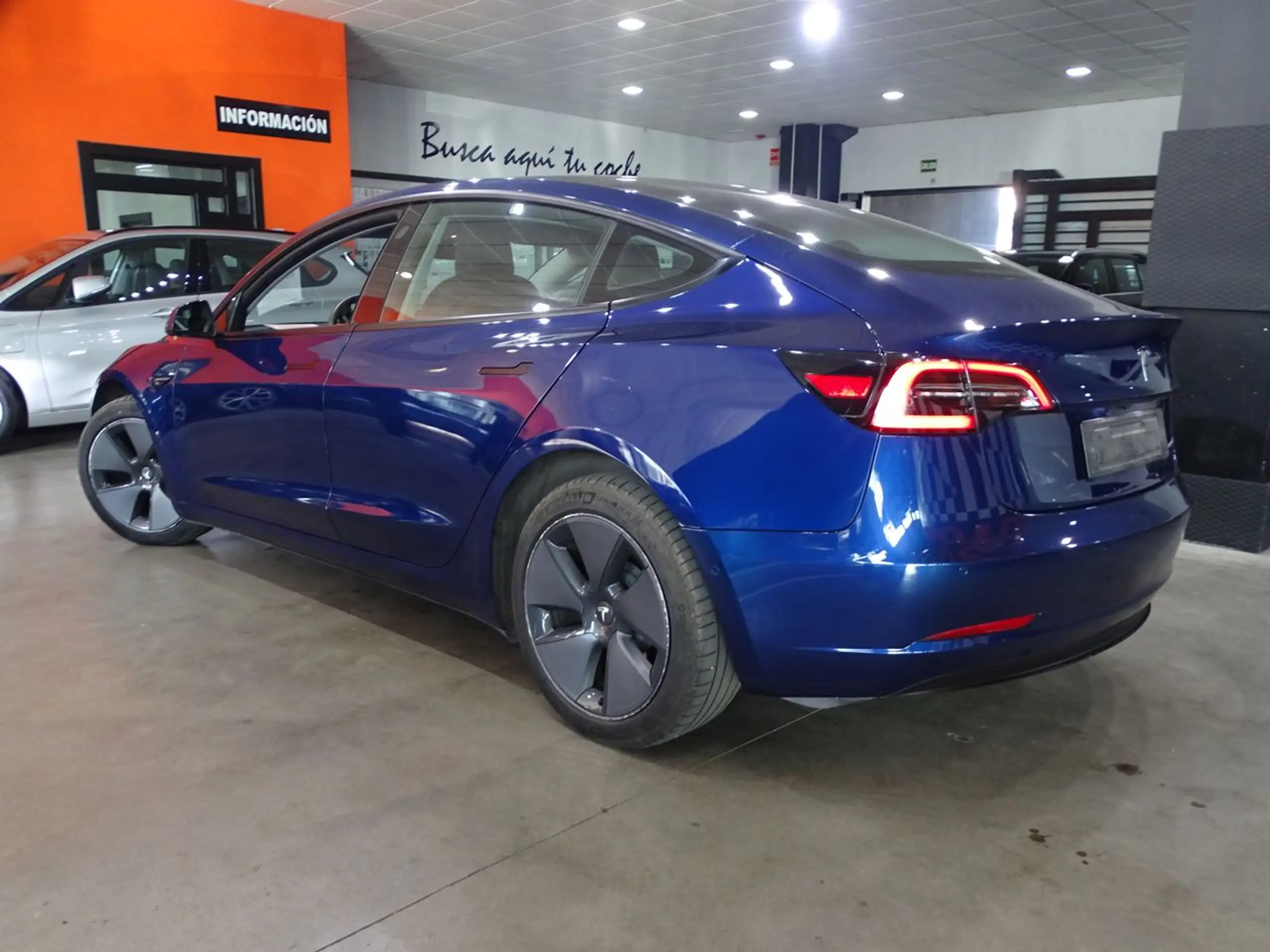 Tesla - Model 3