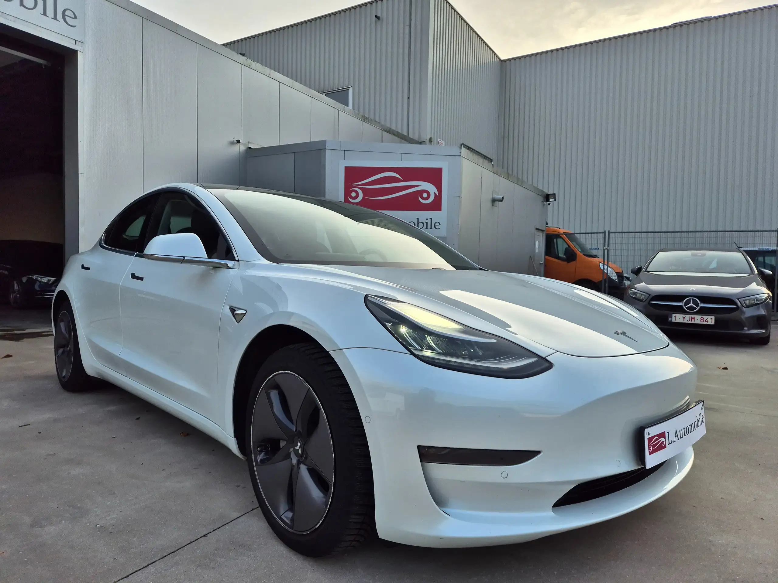 Tesla - Model 3