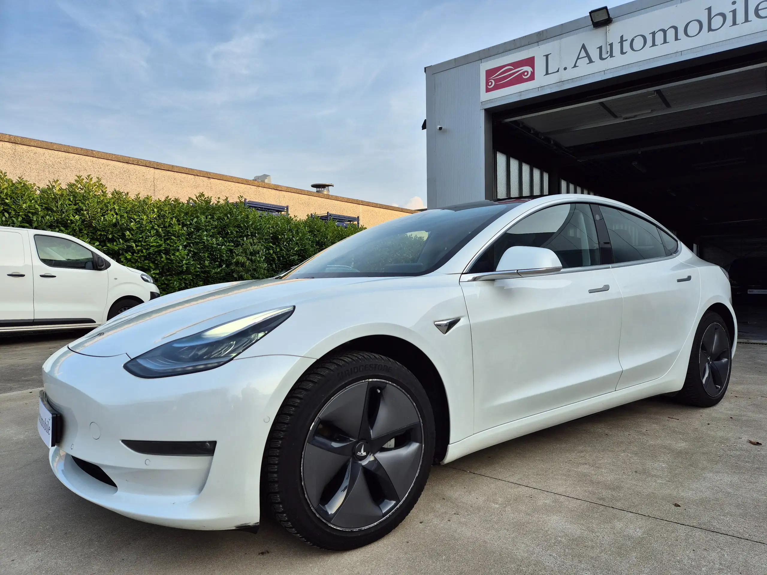 Tesla - Model 3