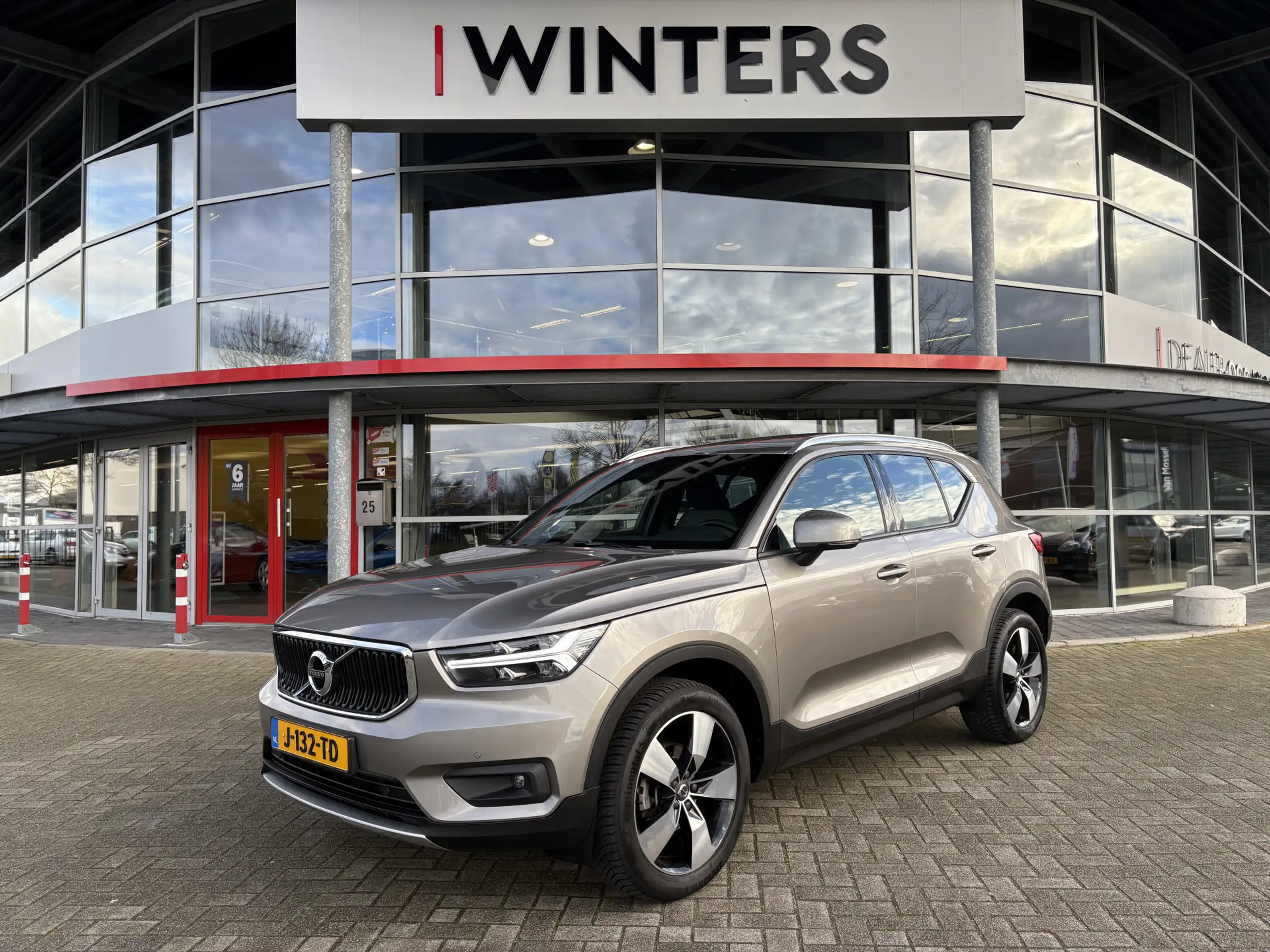 Volvo - XC40