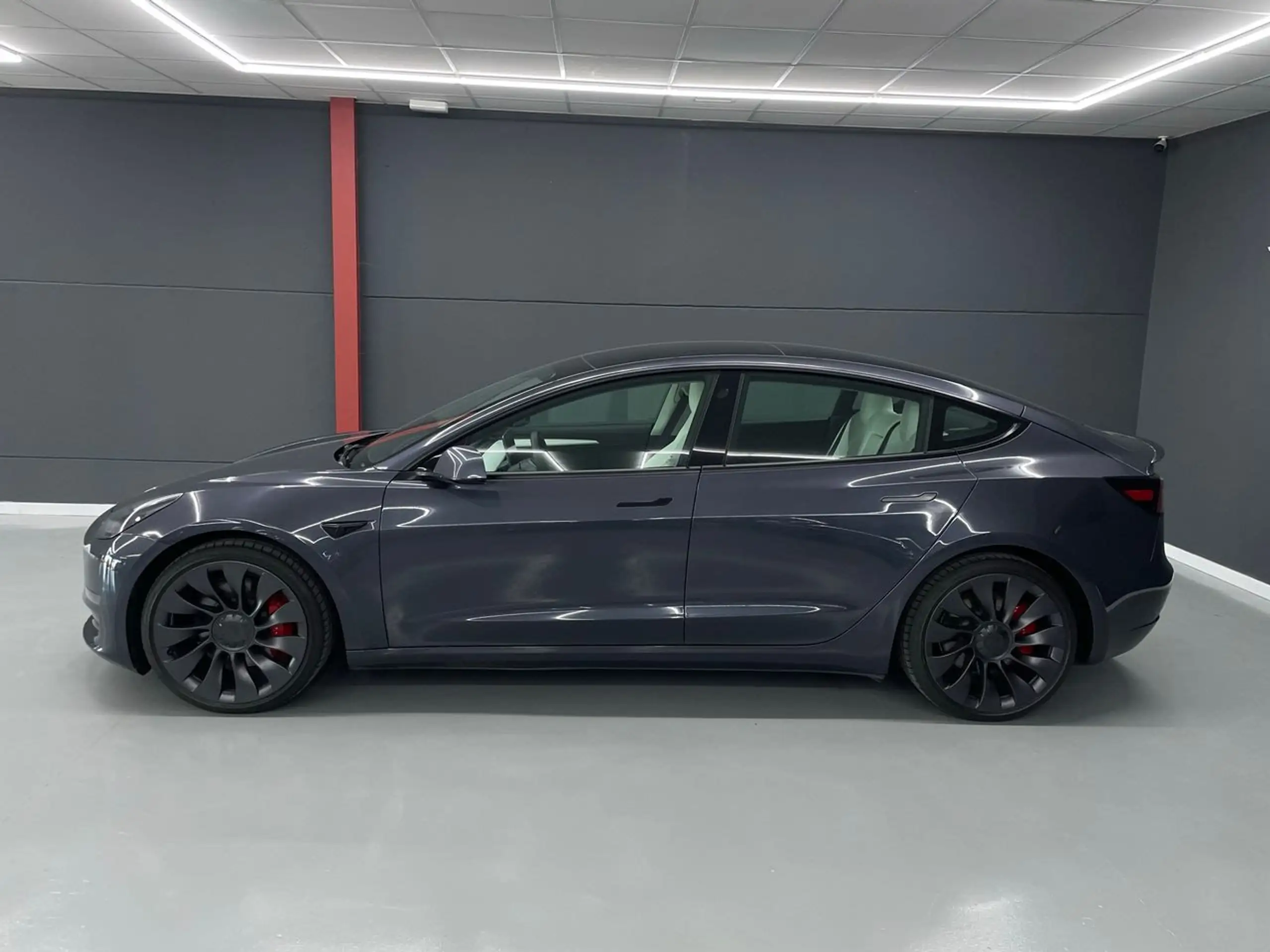 Tesla - Model 3