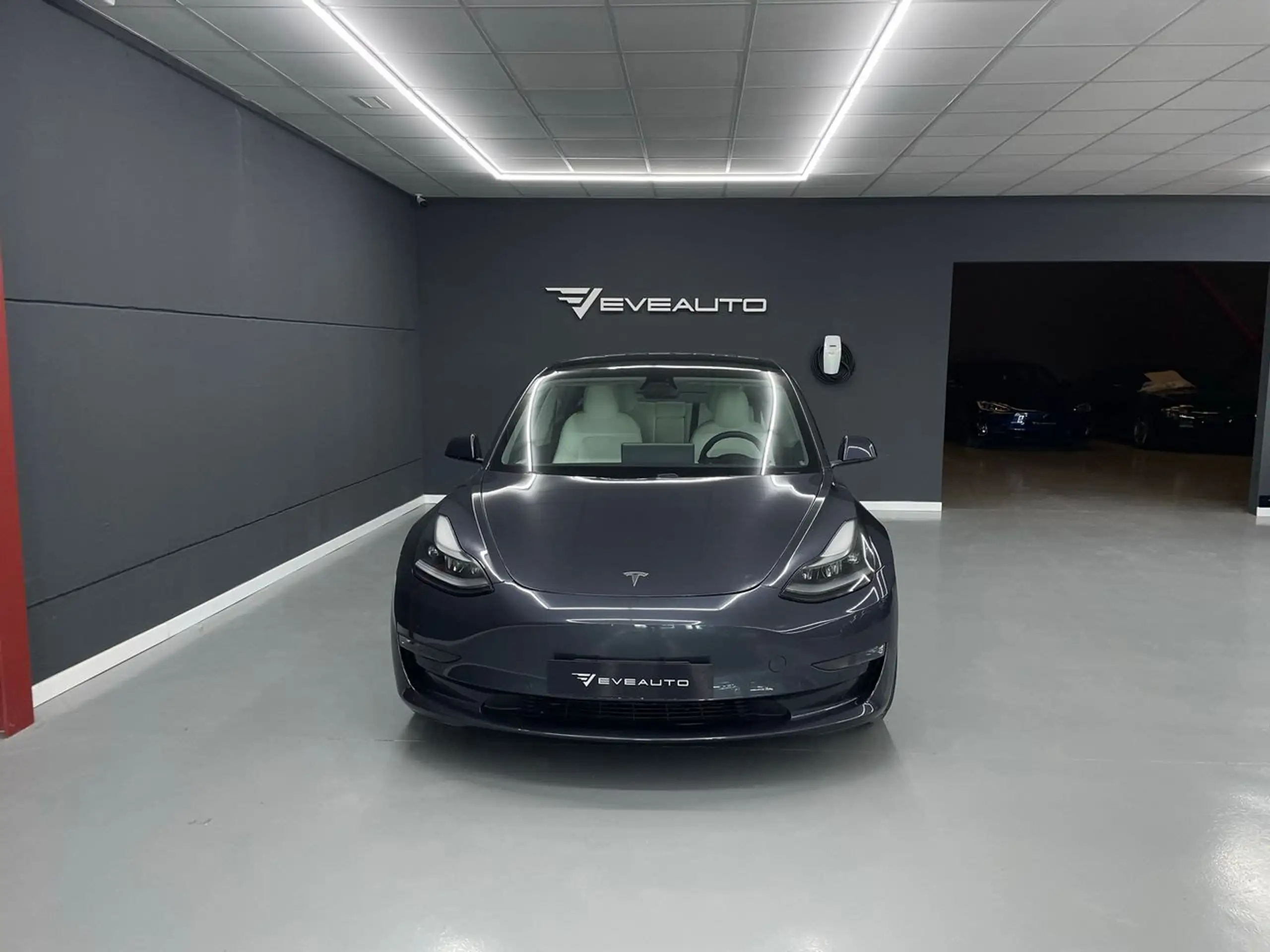 Tesla - Model 3