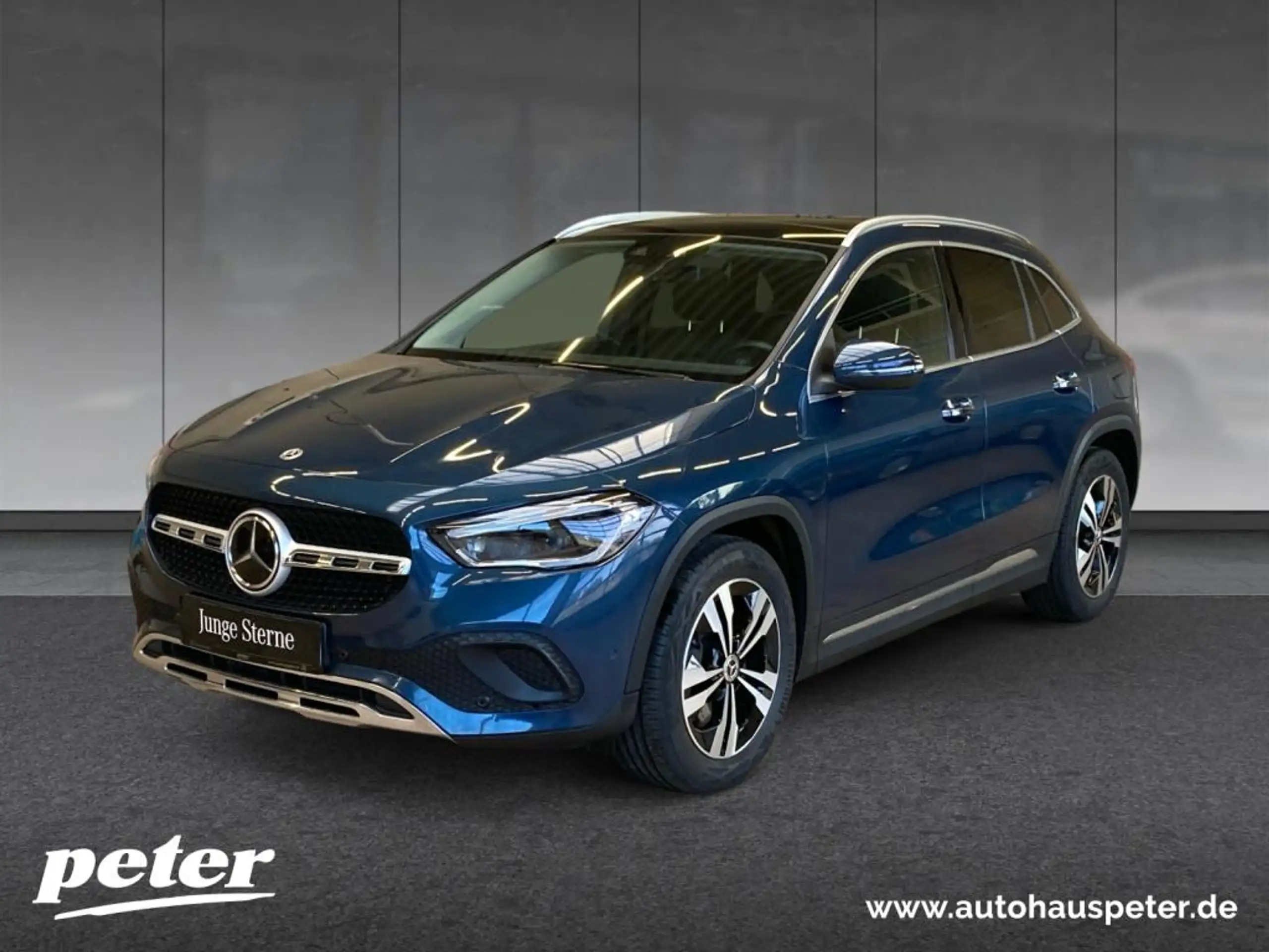 Mercedes-Benz - GLA 220