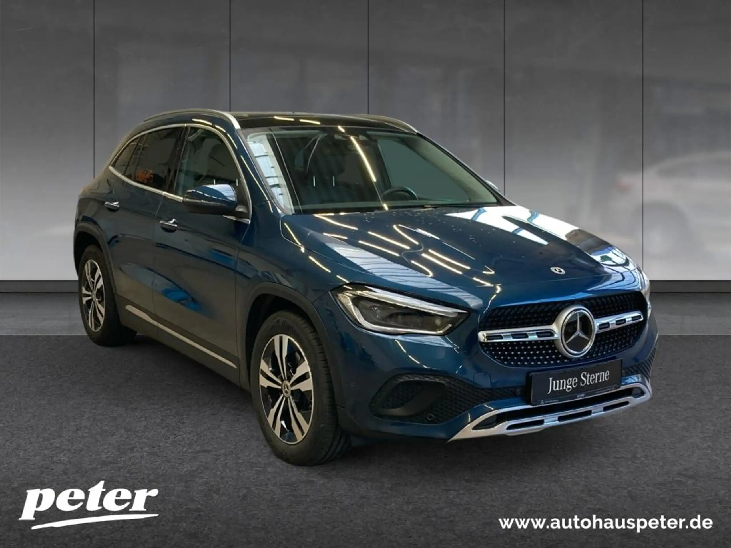 Mercedes-Benz - GLA 220