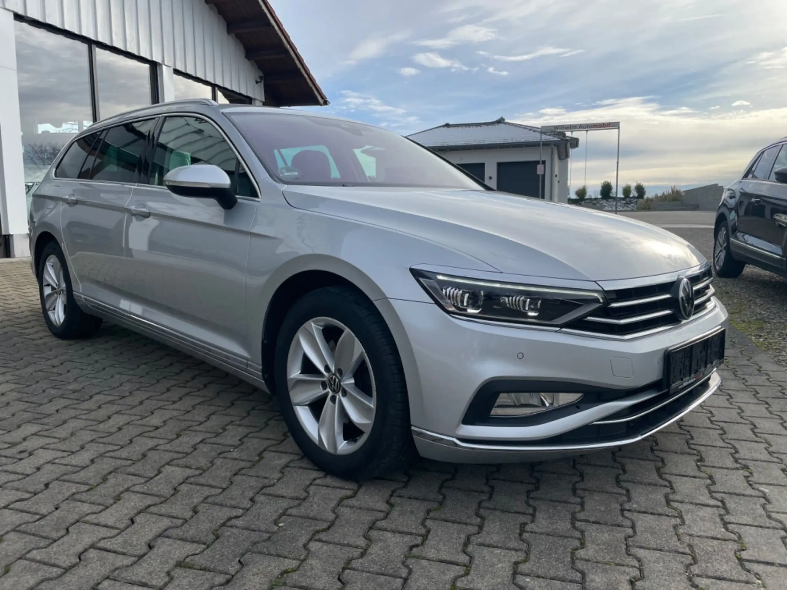 Volkswagen - Passat Variant