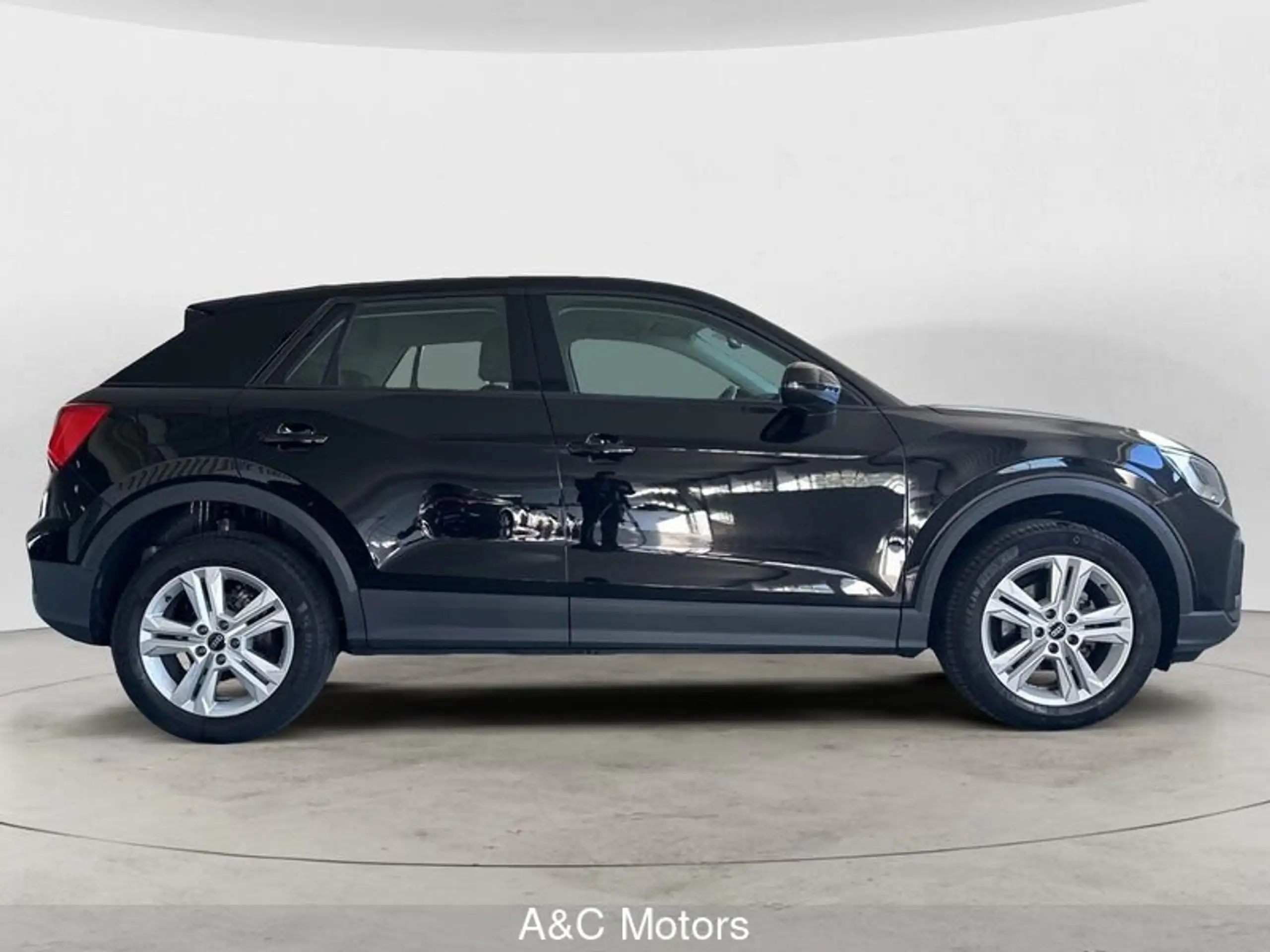 Audi - Q2