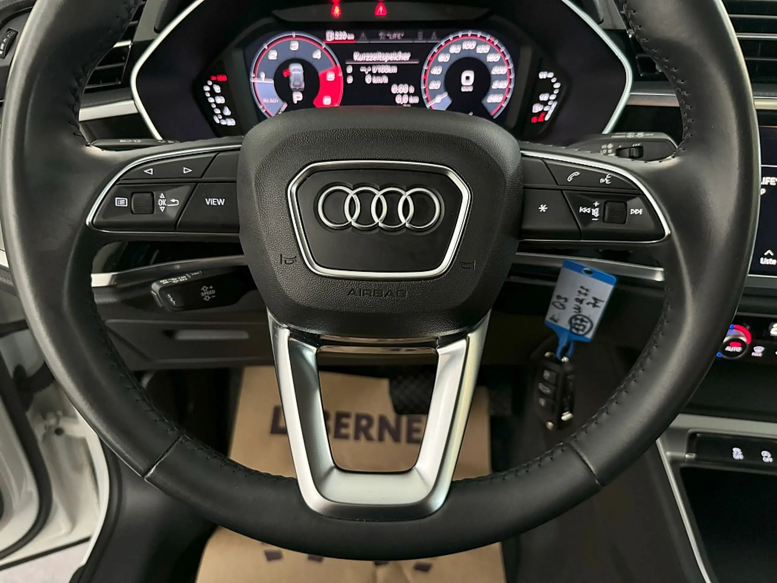 Audi - Q3