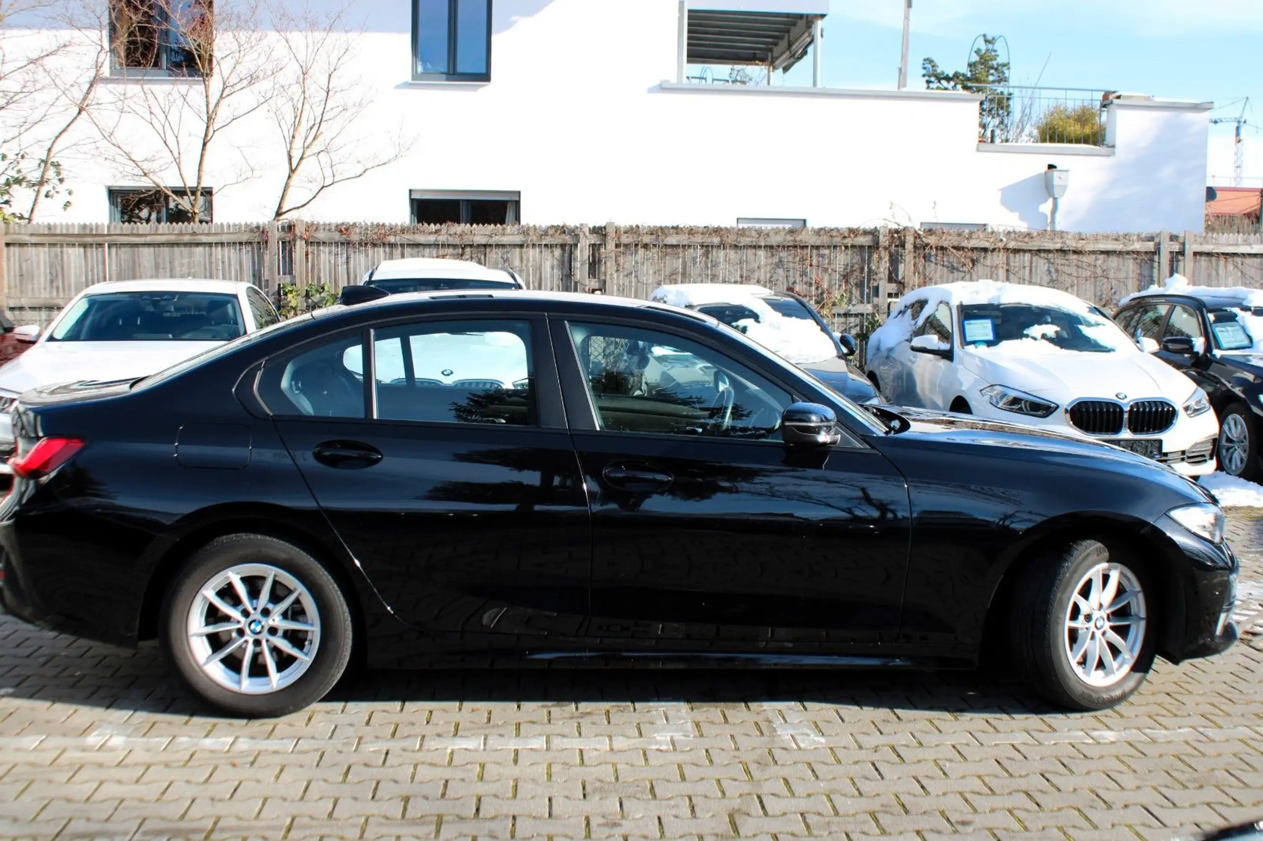 BMW - 320