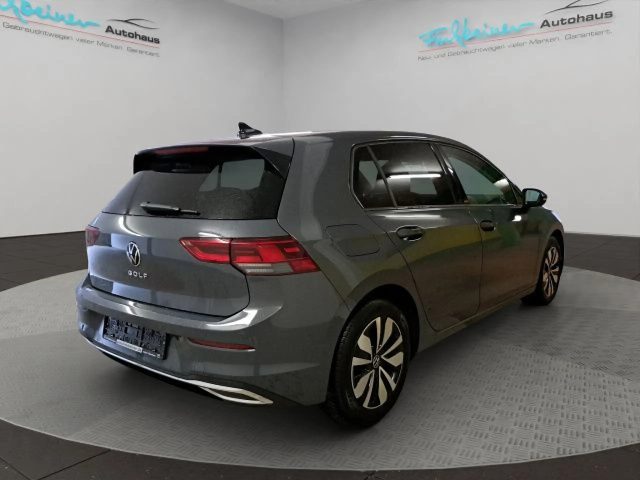 Volkswagen - Golf