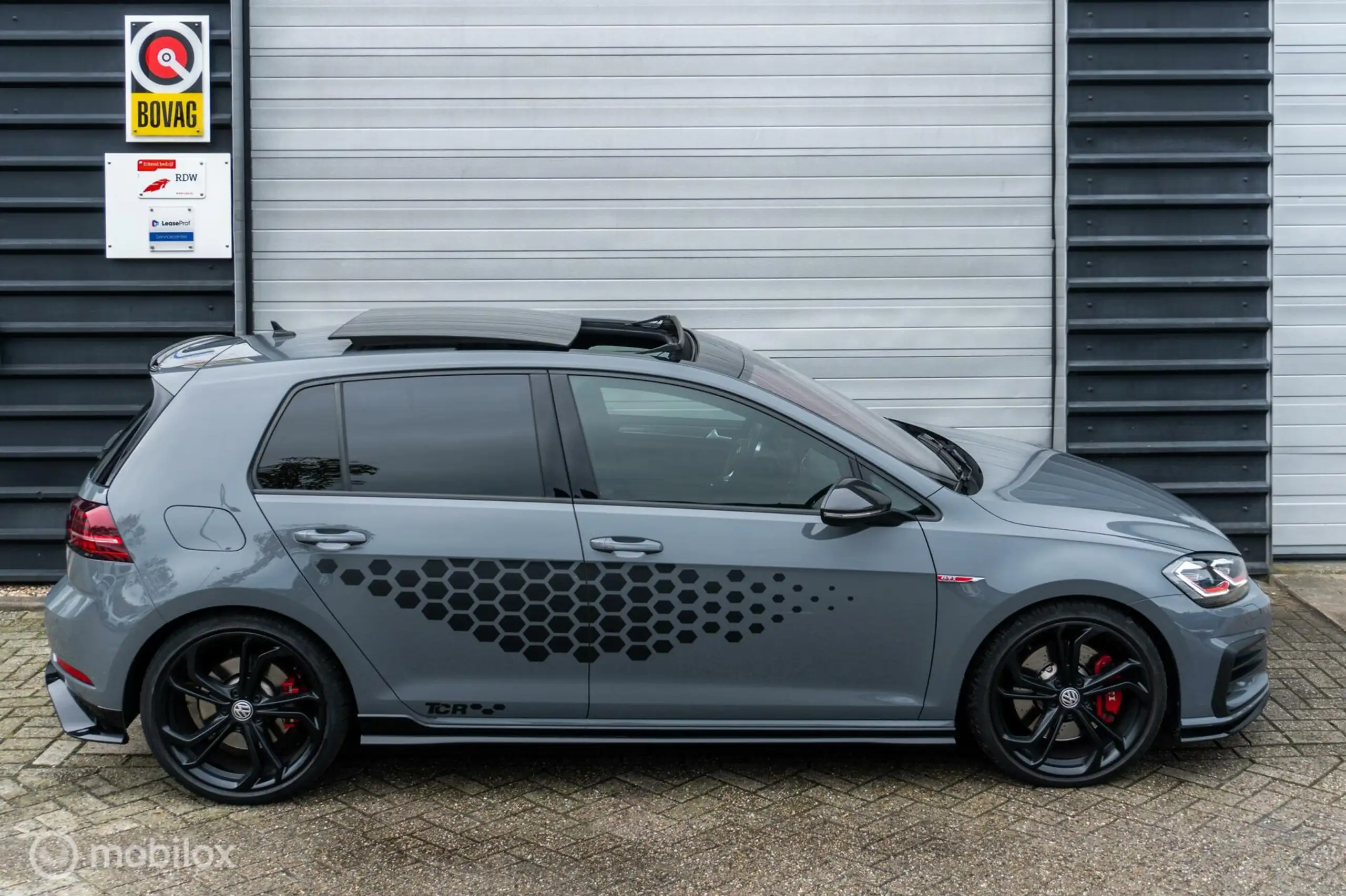 Volkswagen - Golf GTI