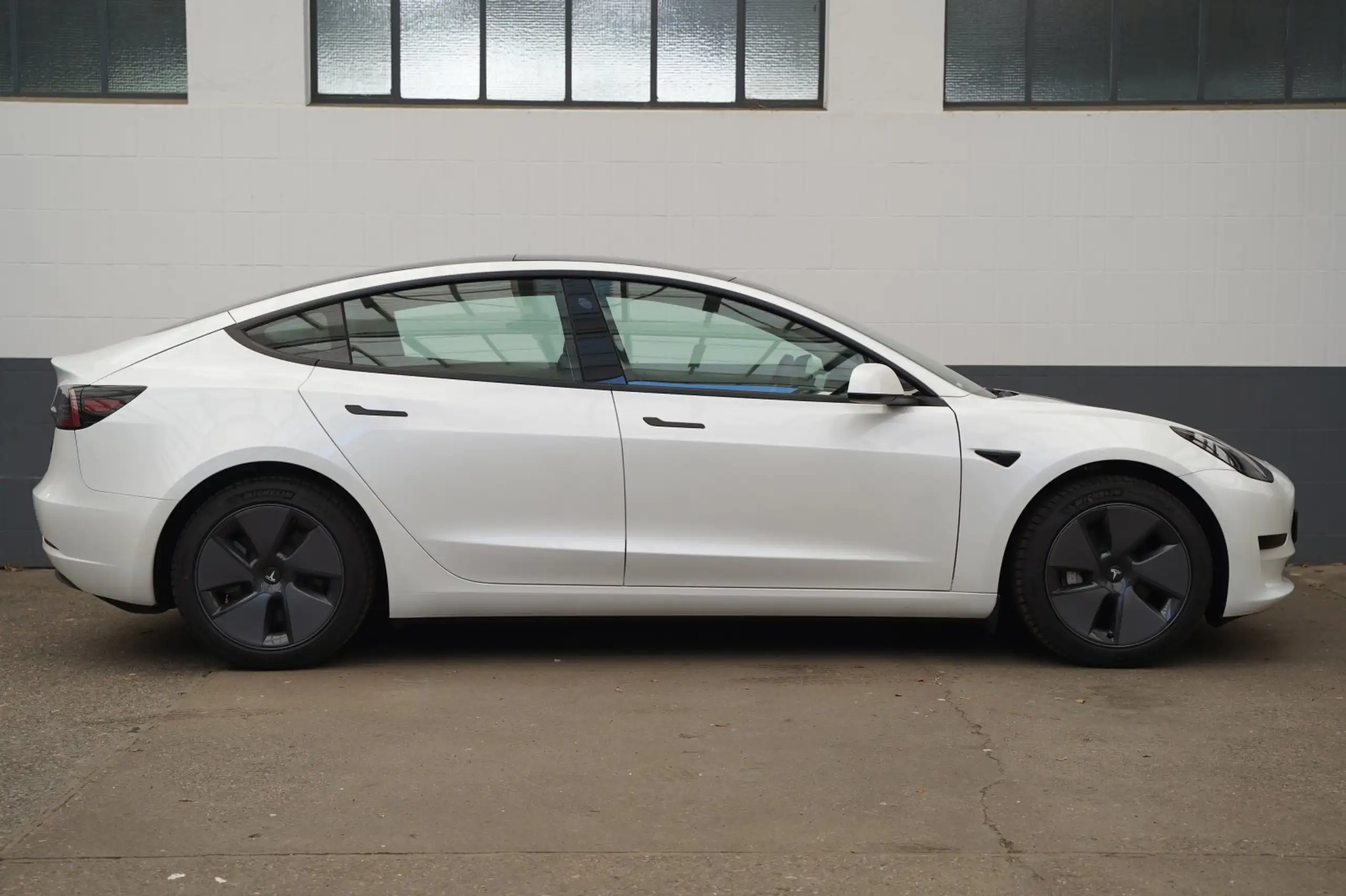 Tesla - Model 3