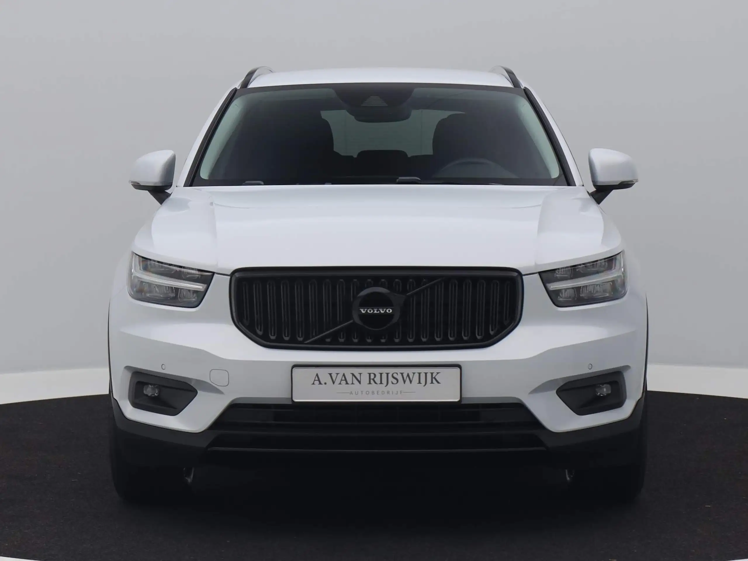 Volvo - XC40