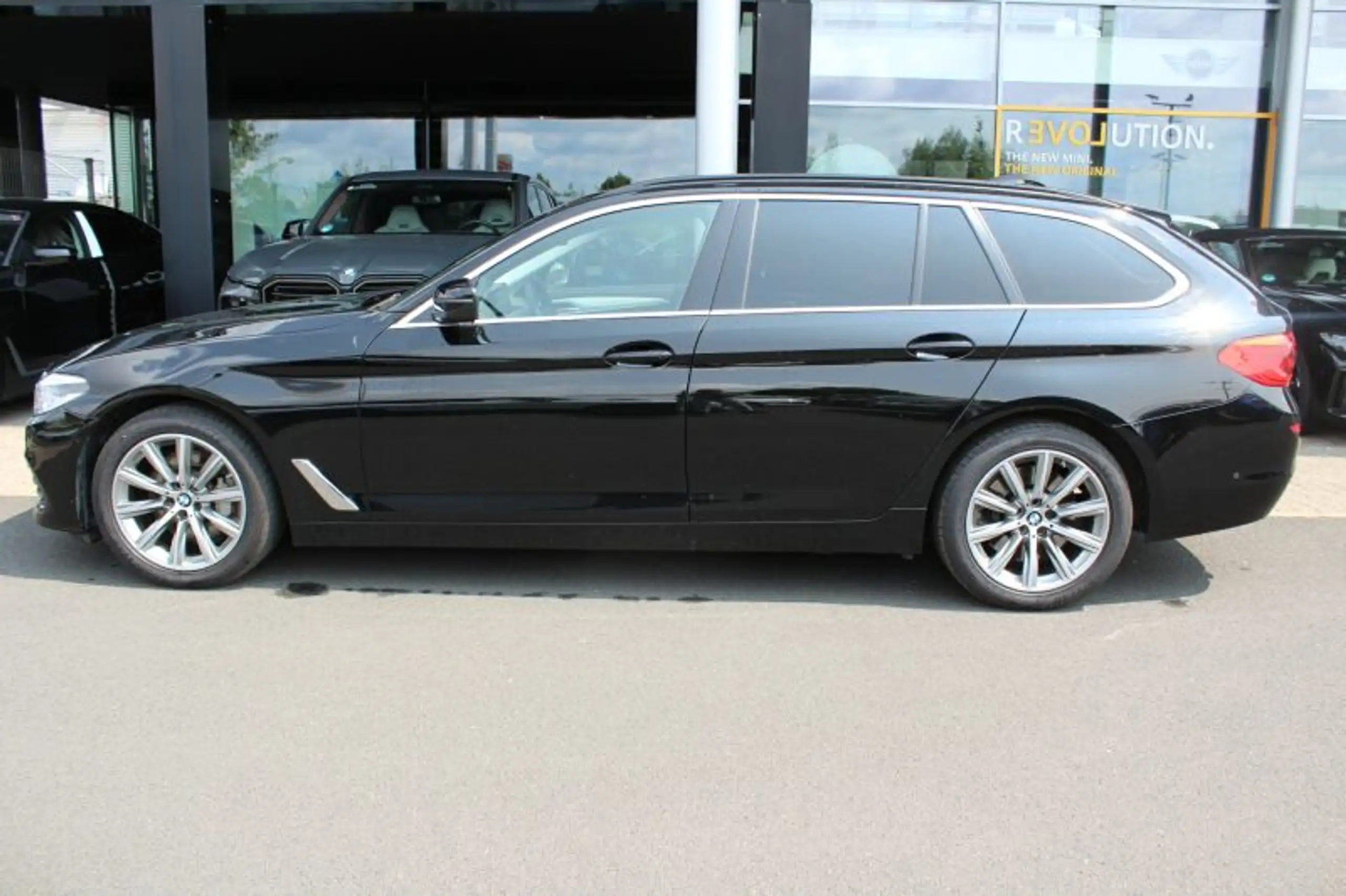 BMW - 530