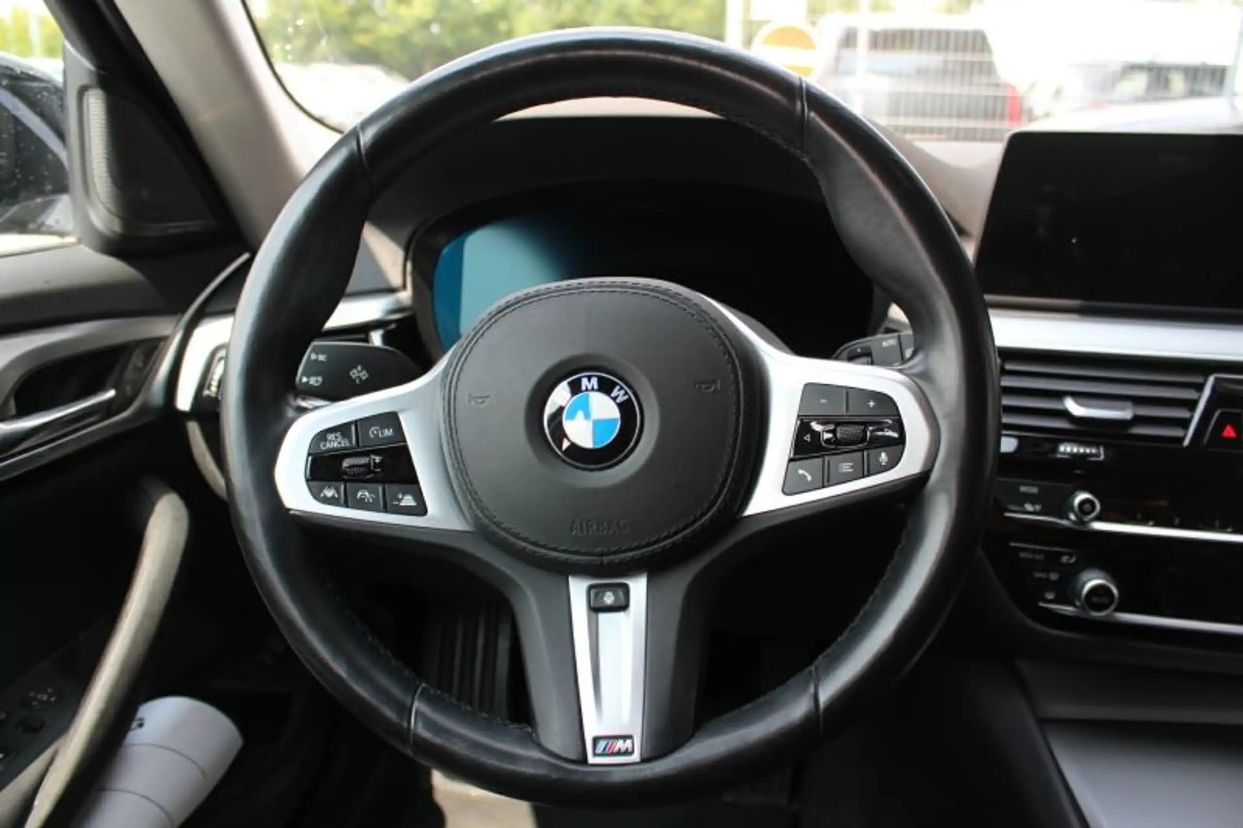 BMW - 530