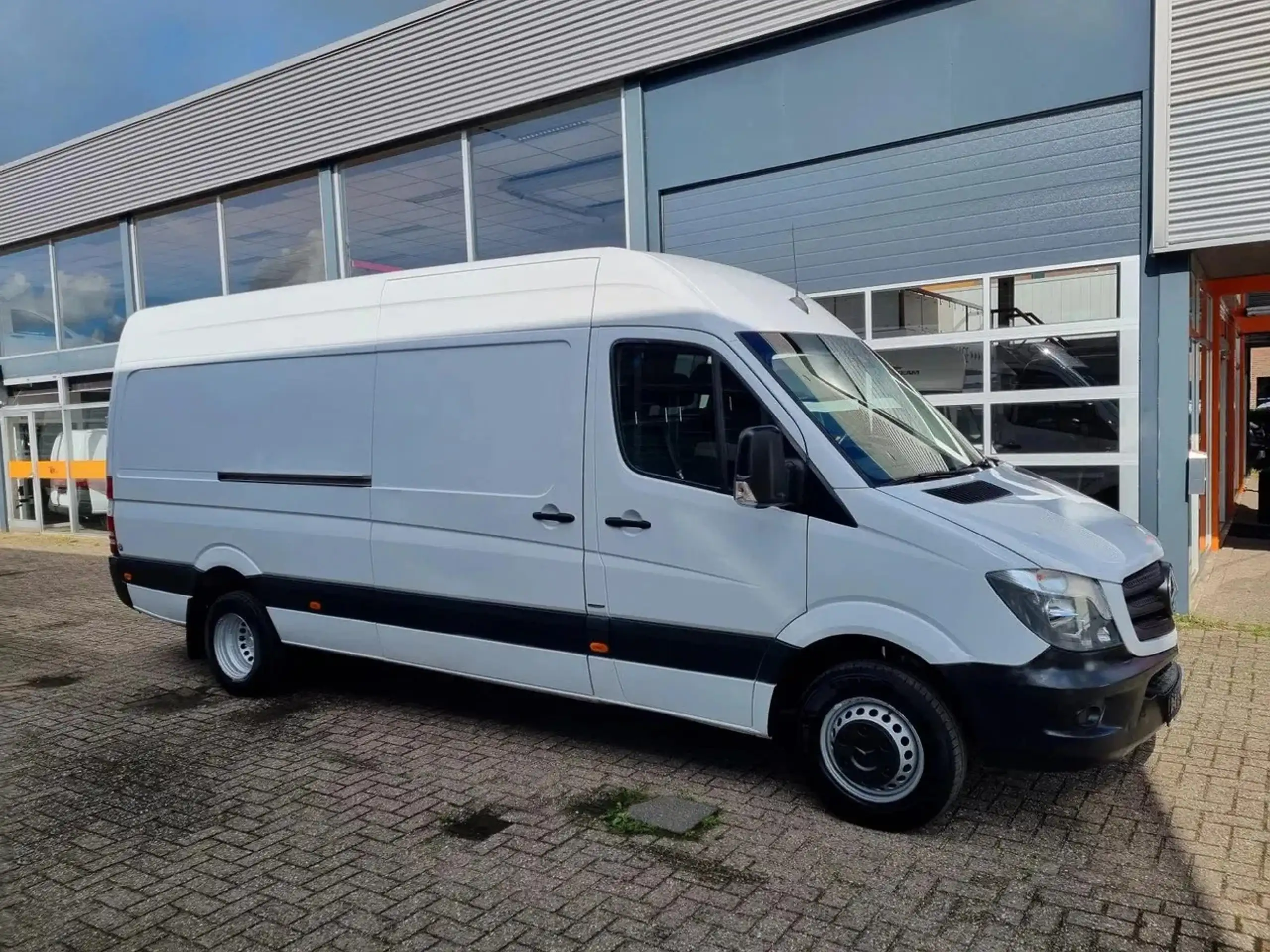 Mercedes-Benz - Sprinter