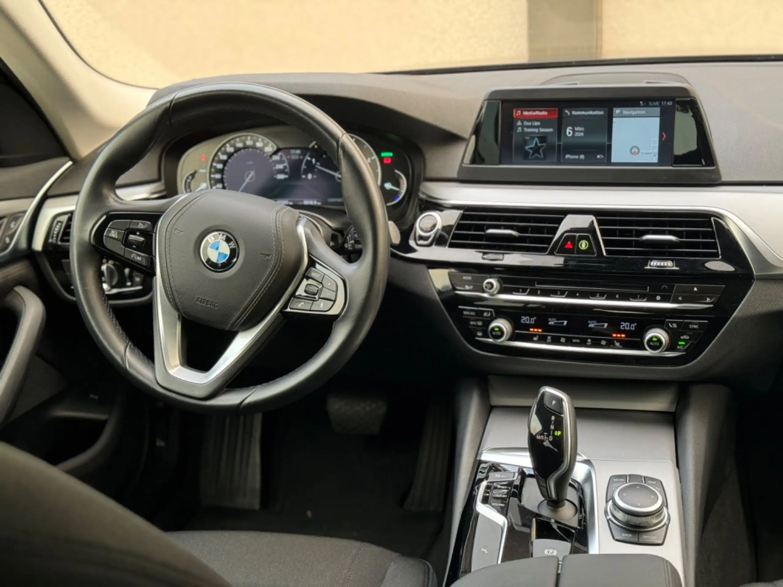 BMW - 520