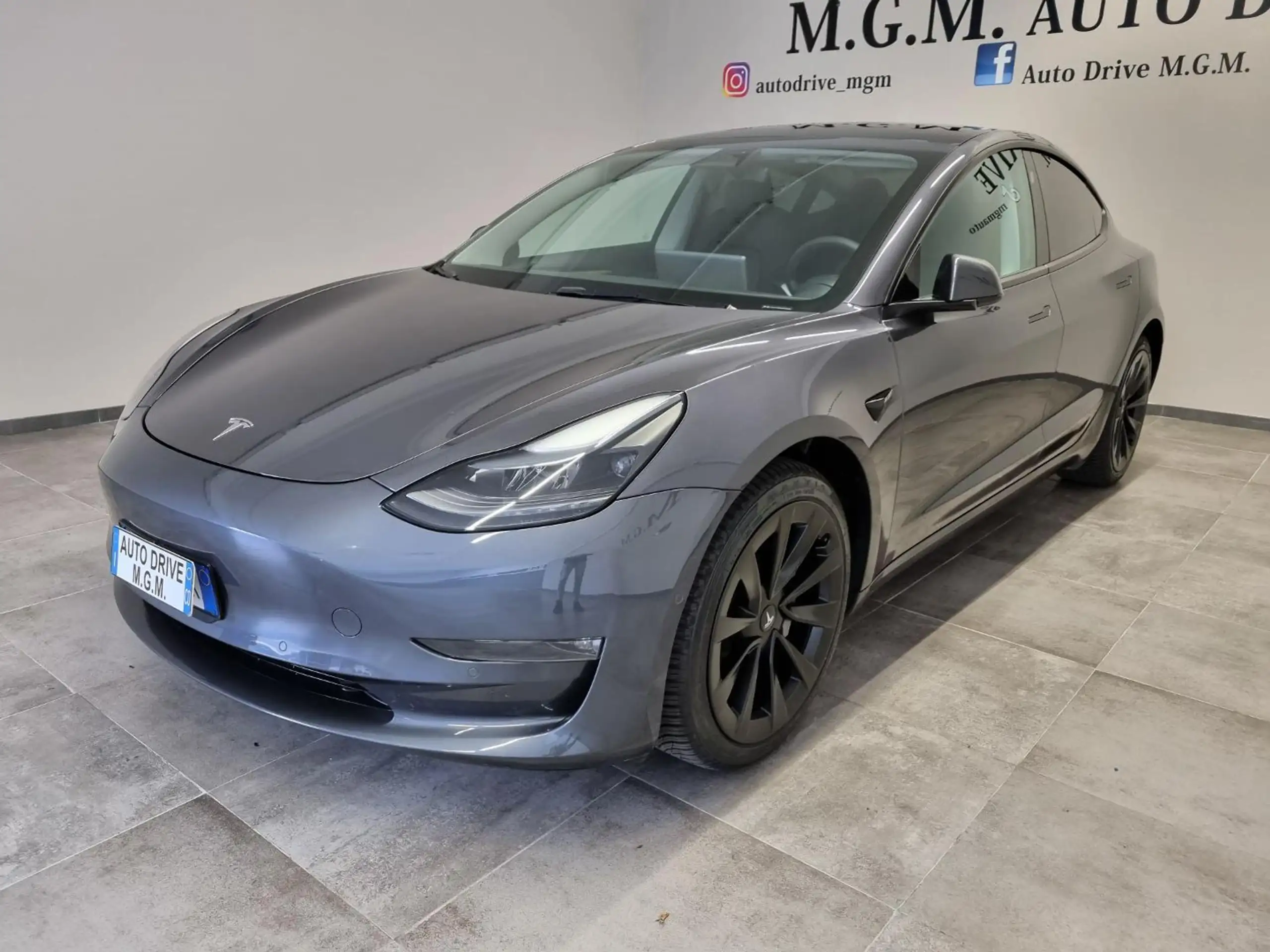 Tesla - Model 3