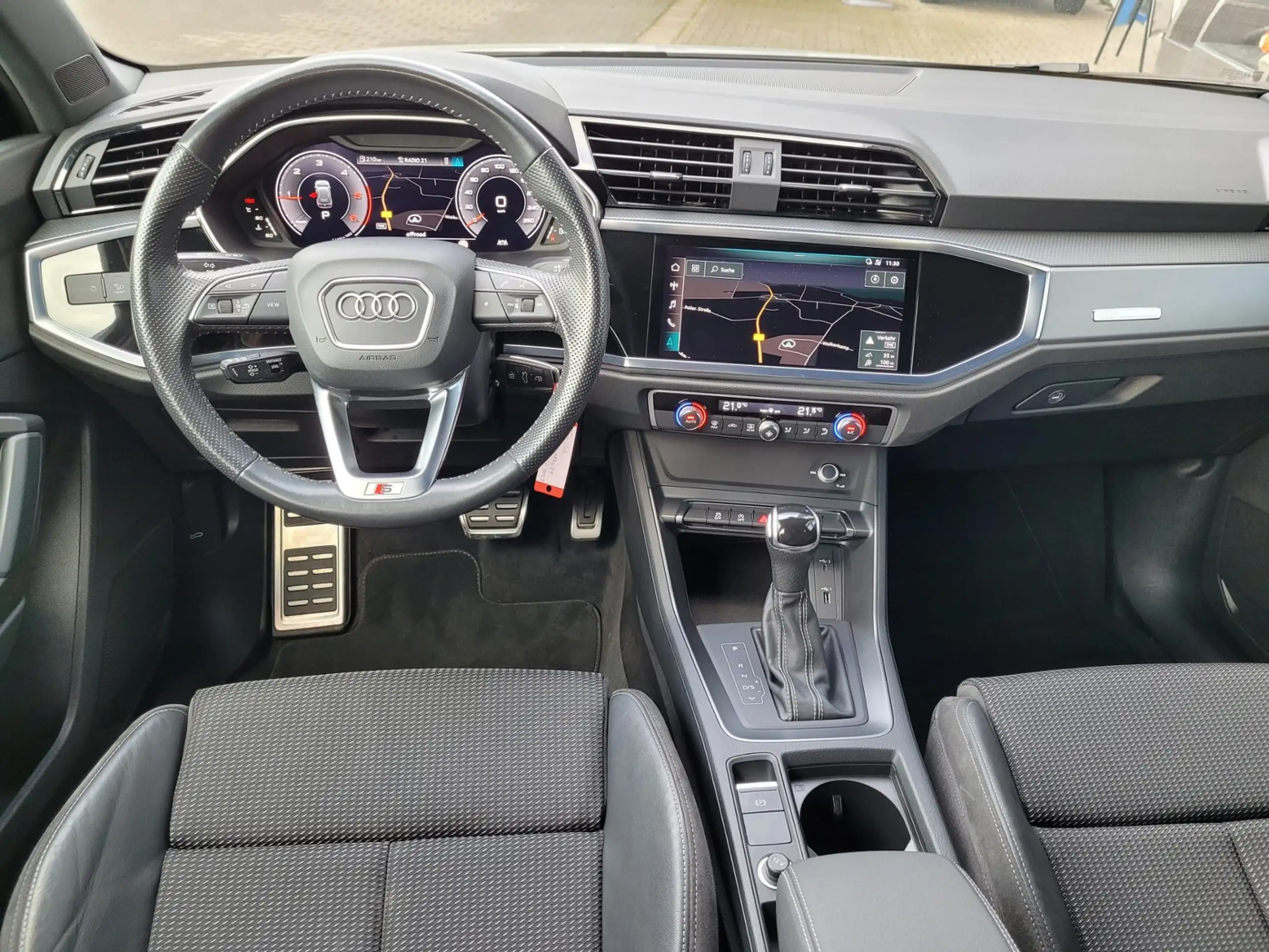 Audi - Q3