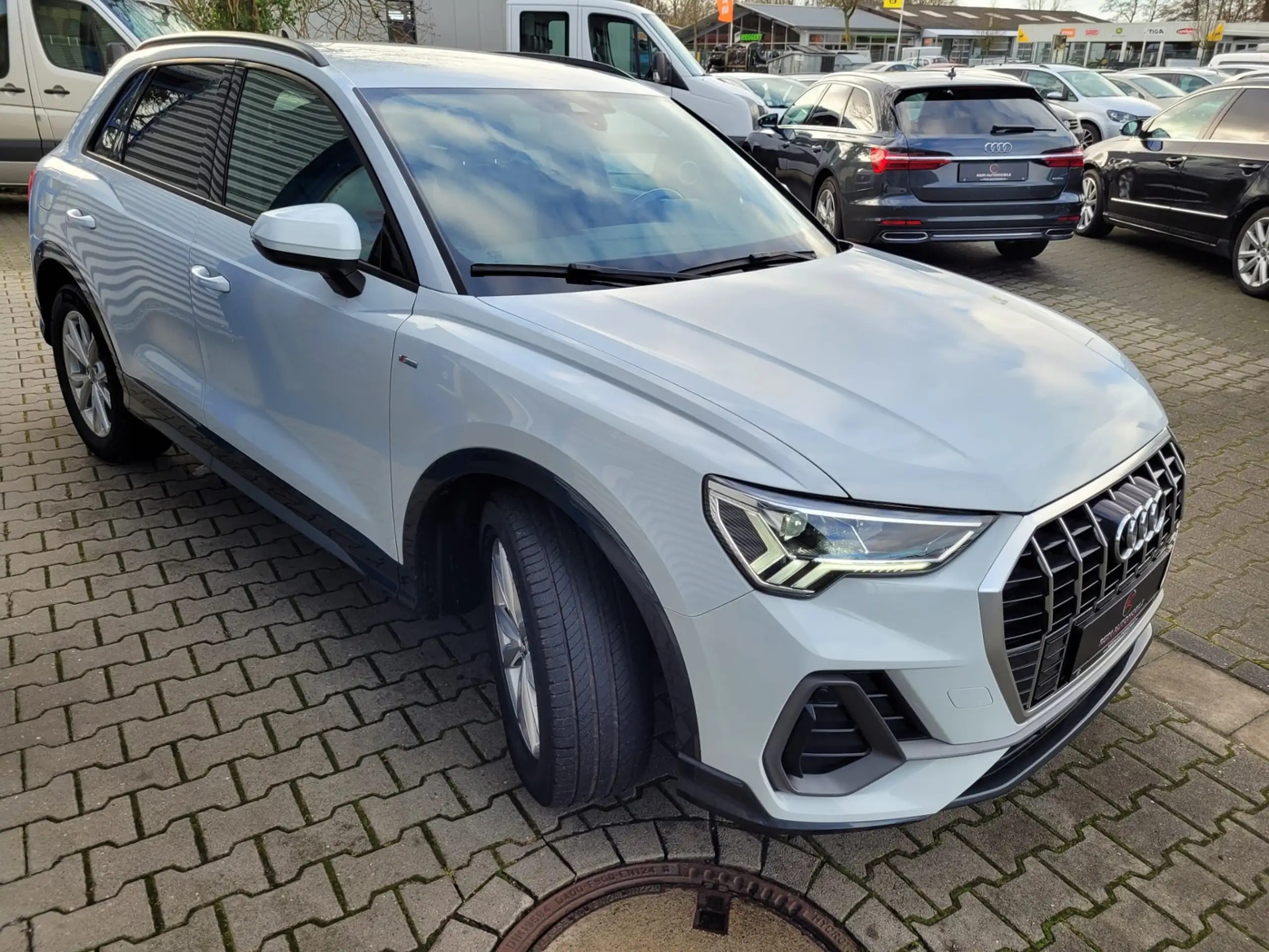 Audi - Q3