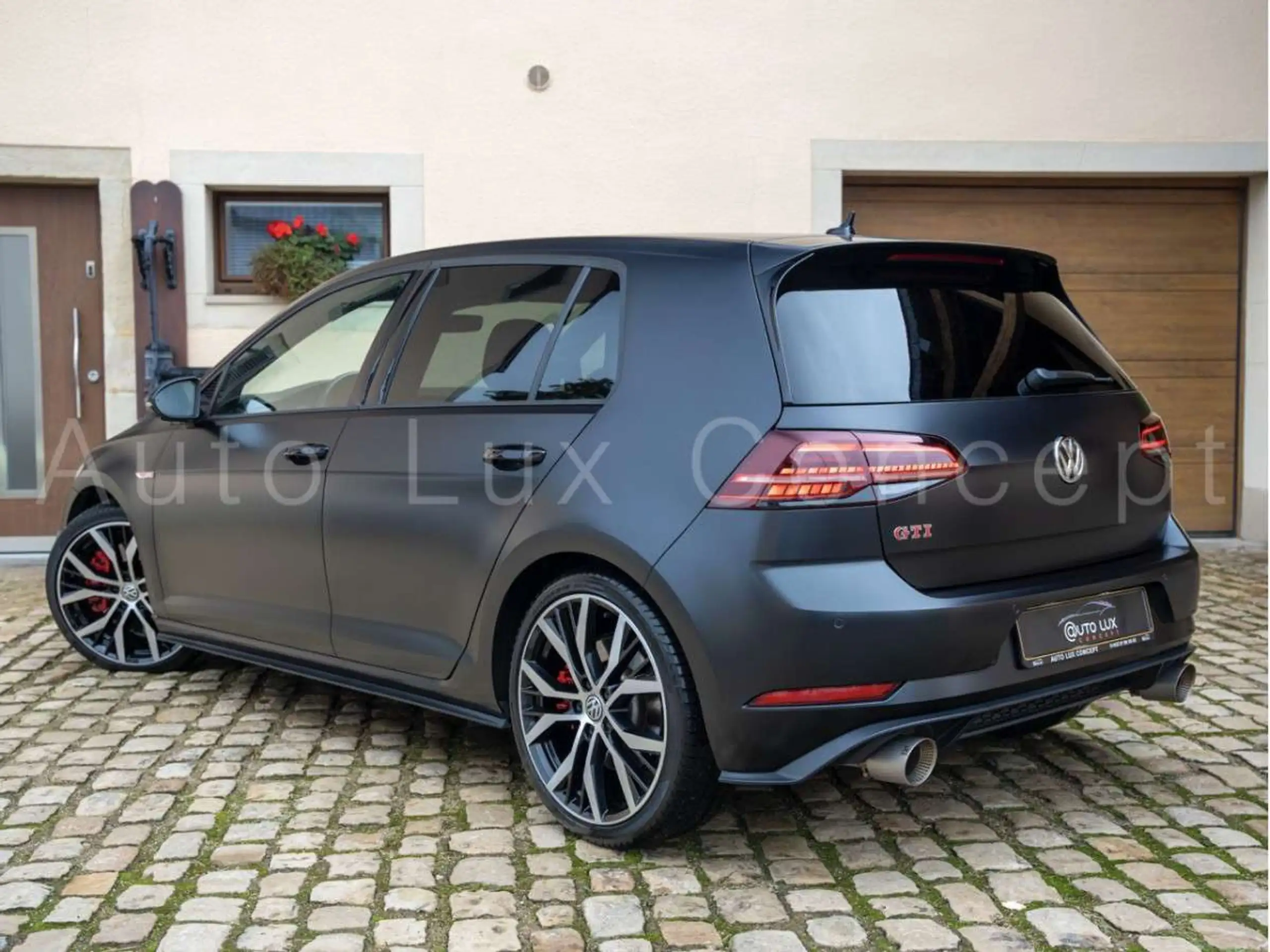 Volkswagen - Golf GTI