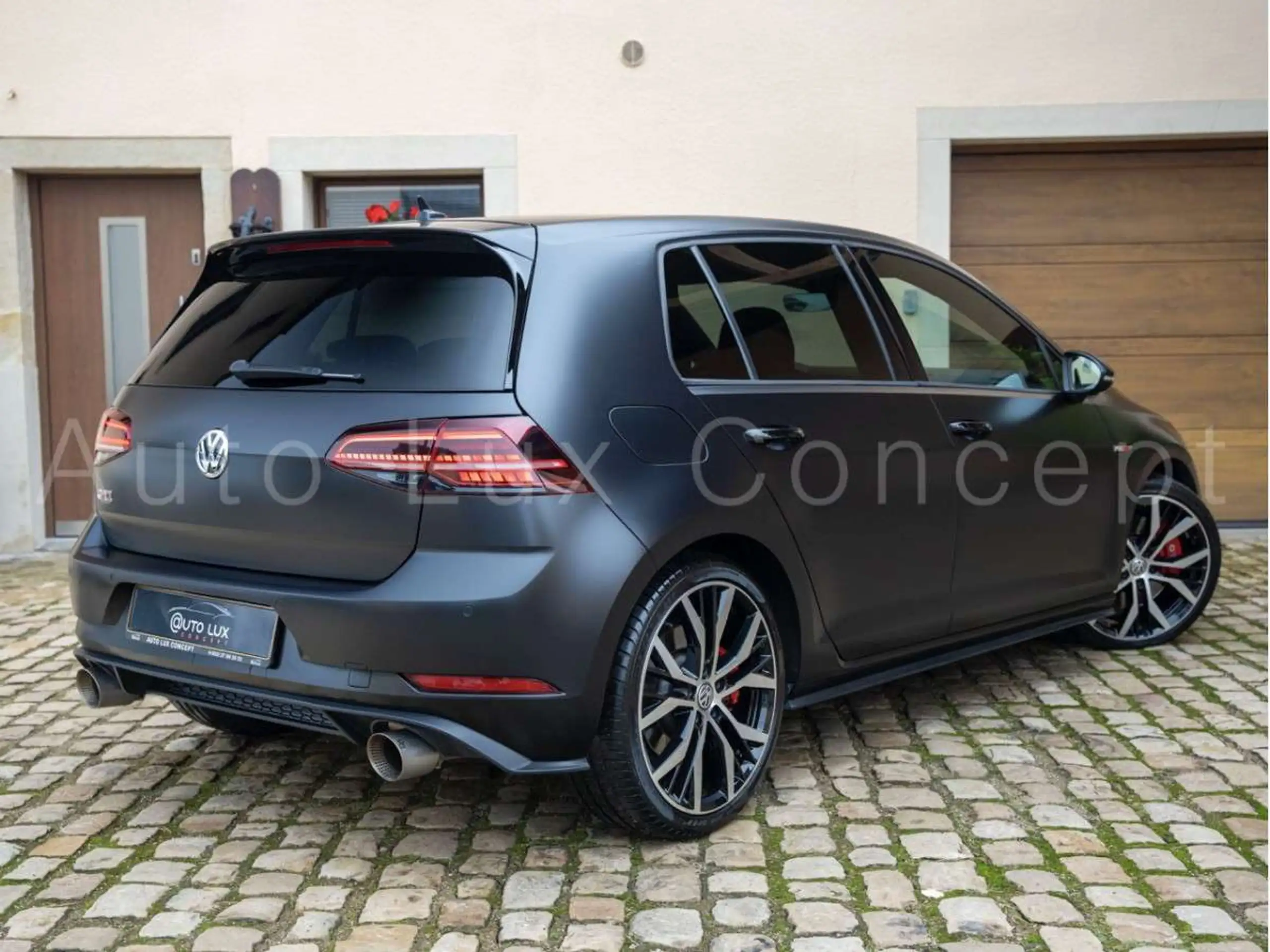 Volkswagen - Golf GTI