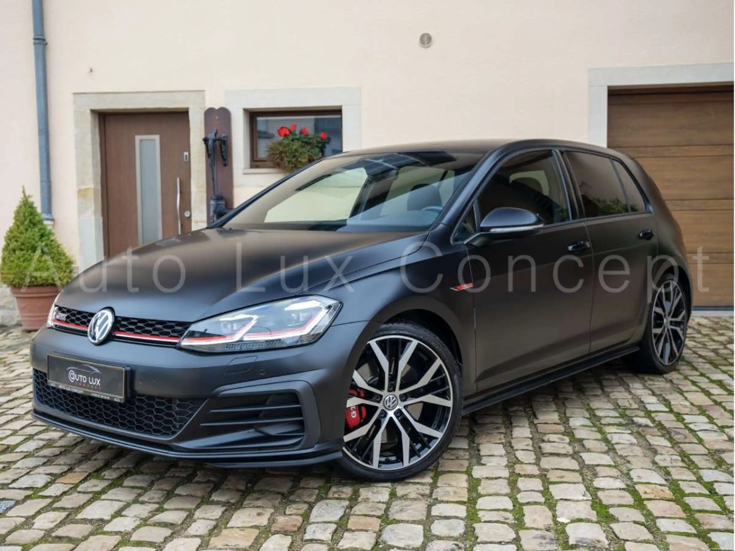 Volkswagen - Golf GTI