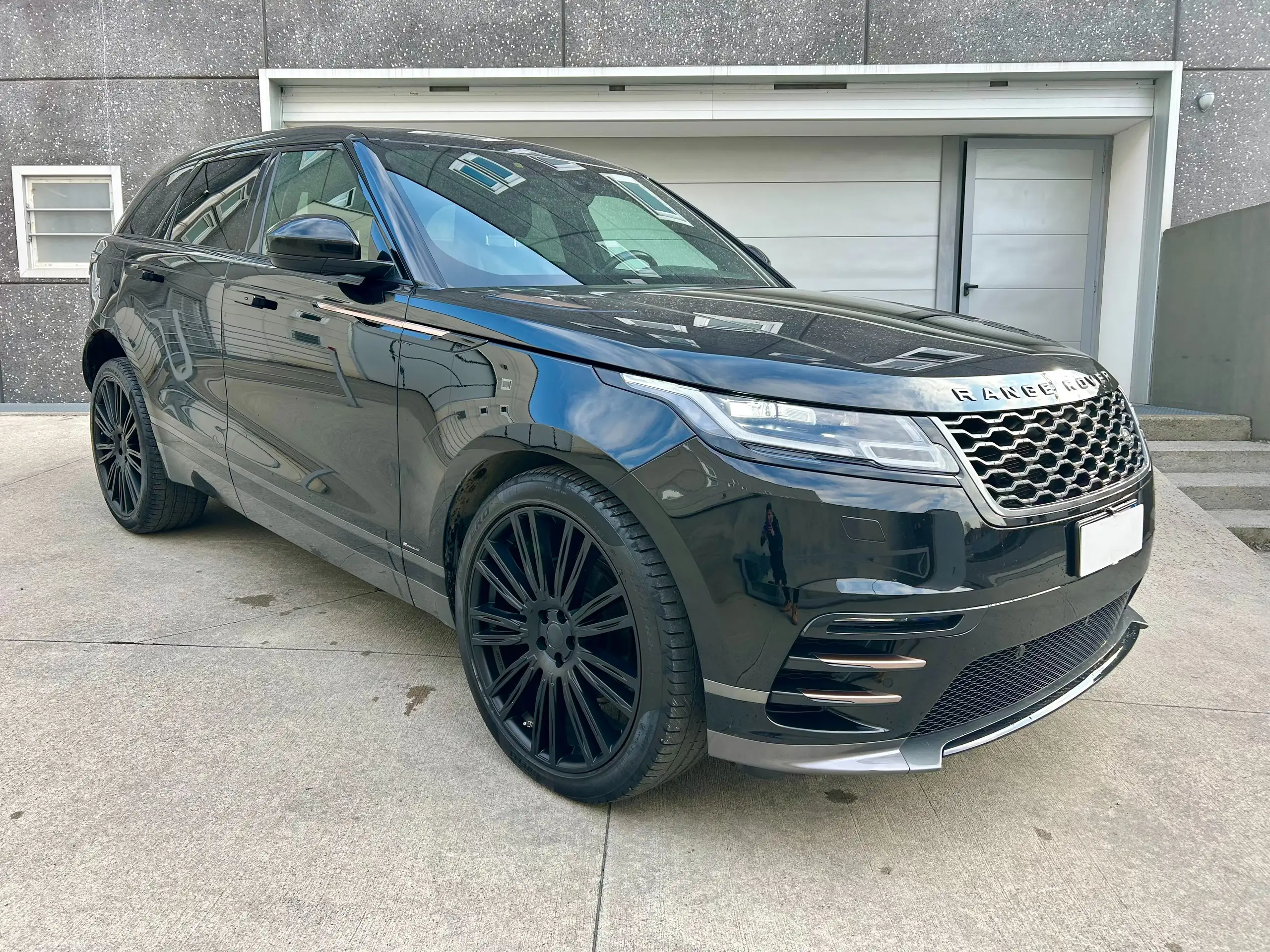 Land Rover - Range Rover Velar