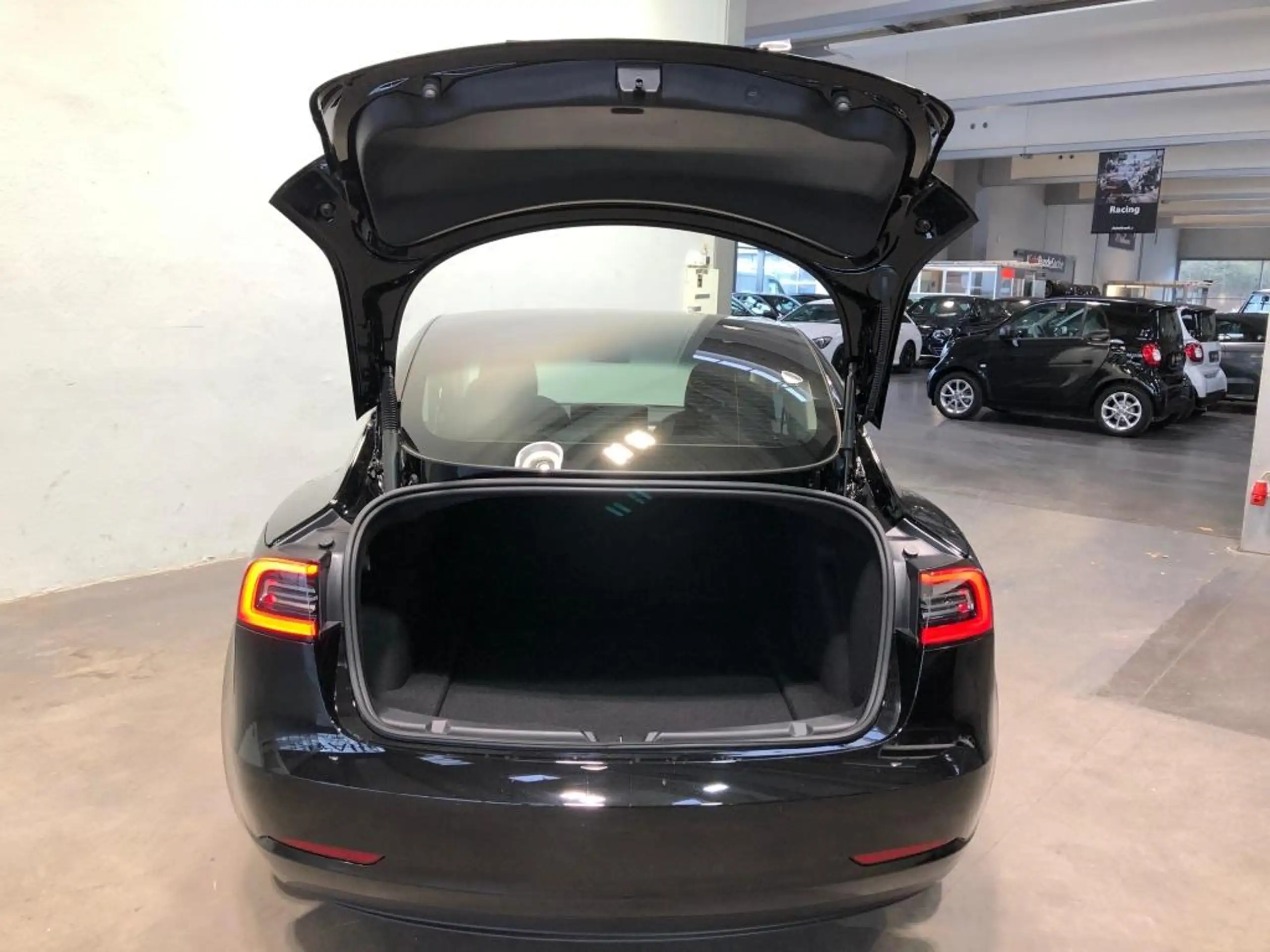 Tesla - Model 3