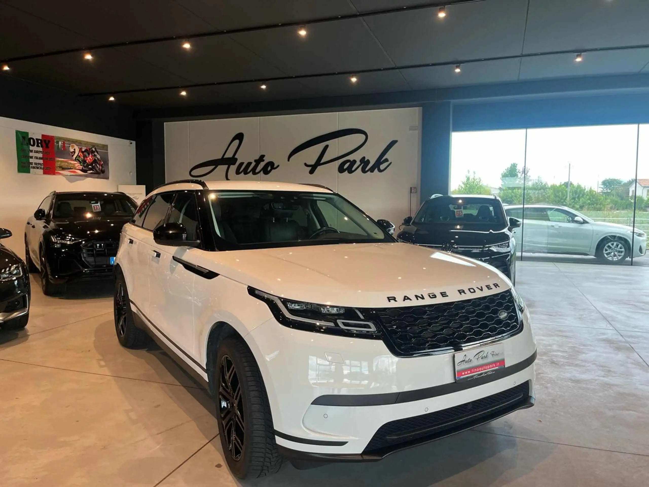 Land Rover - Range Rover Velar