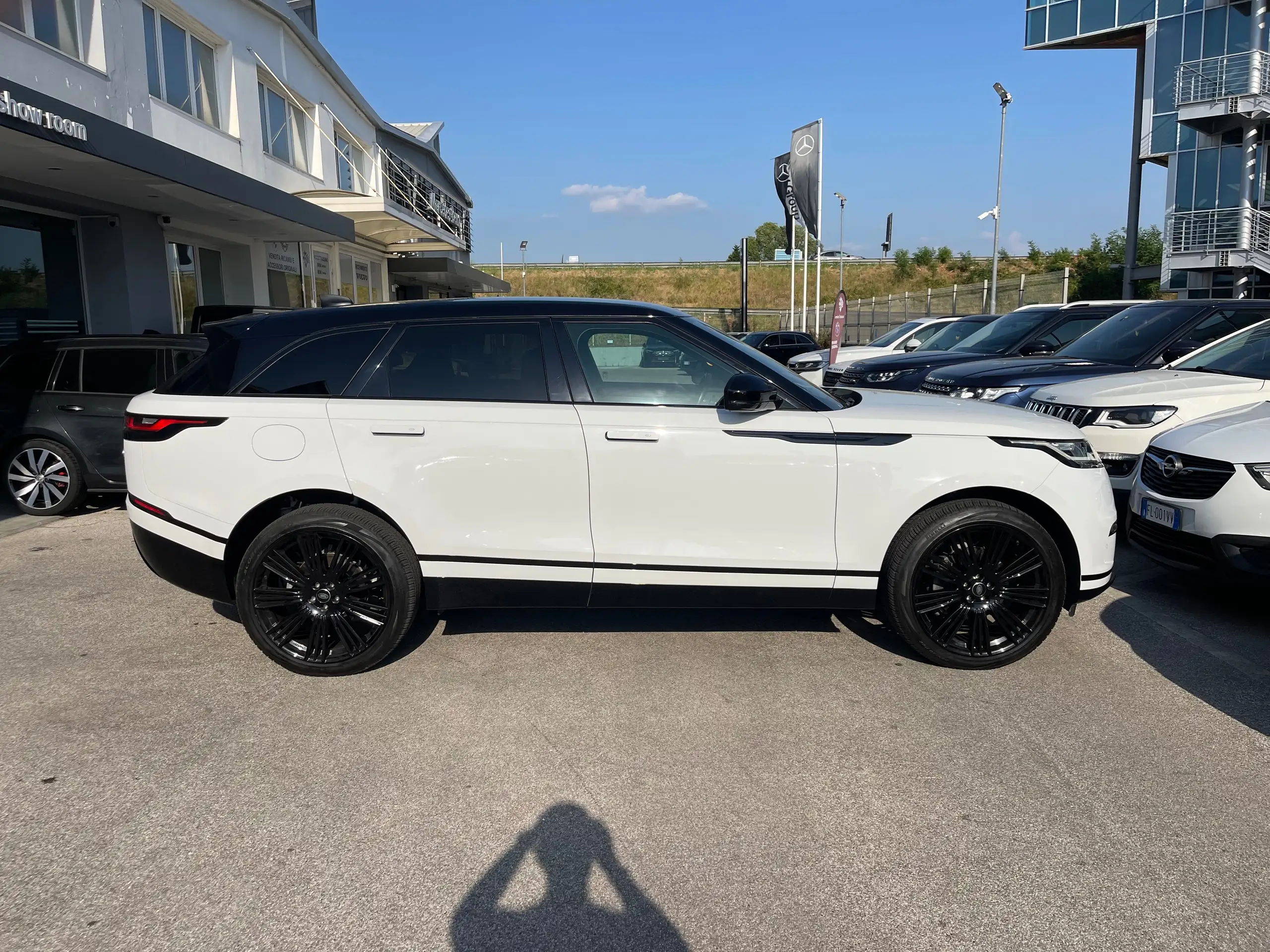 Land Rover - Range Rover Velar