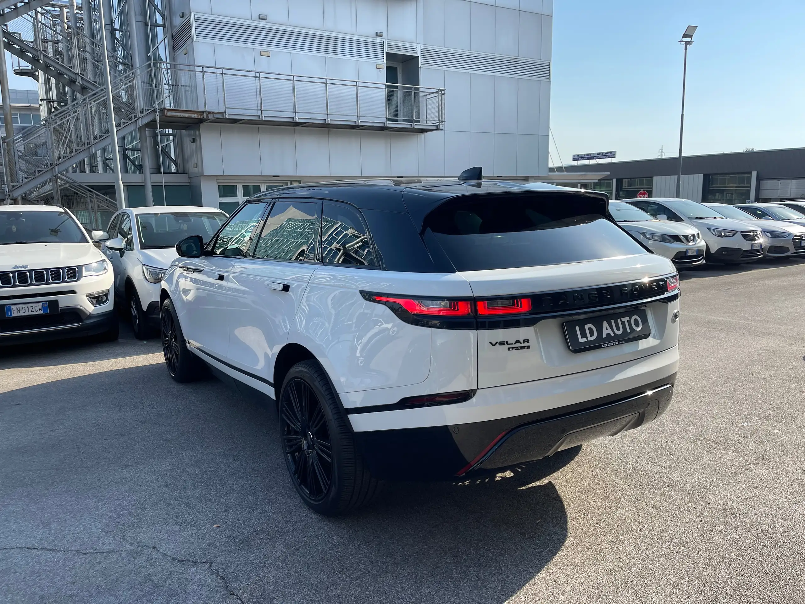 Land Rover - Range Rover Velar