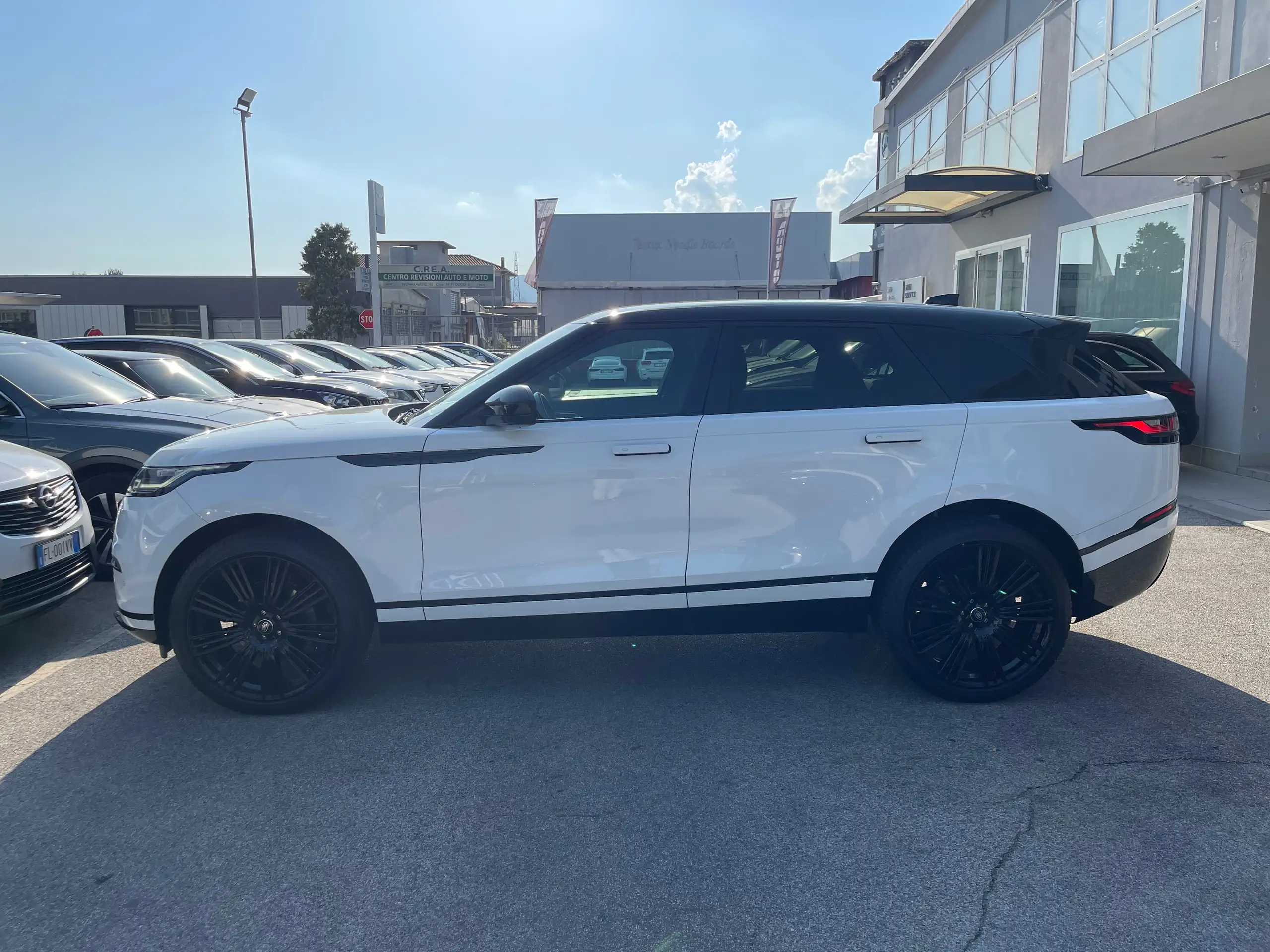 Land Rover - Range Rover Velar