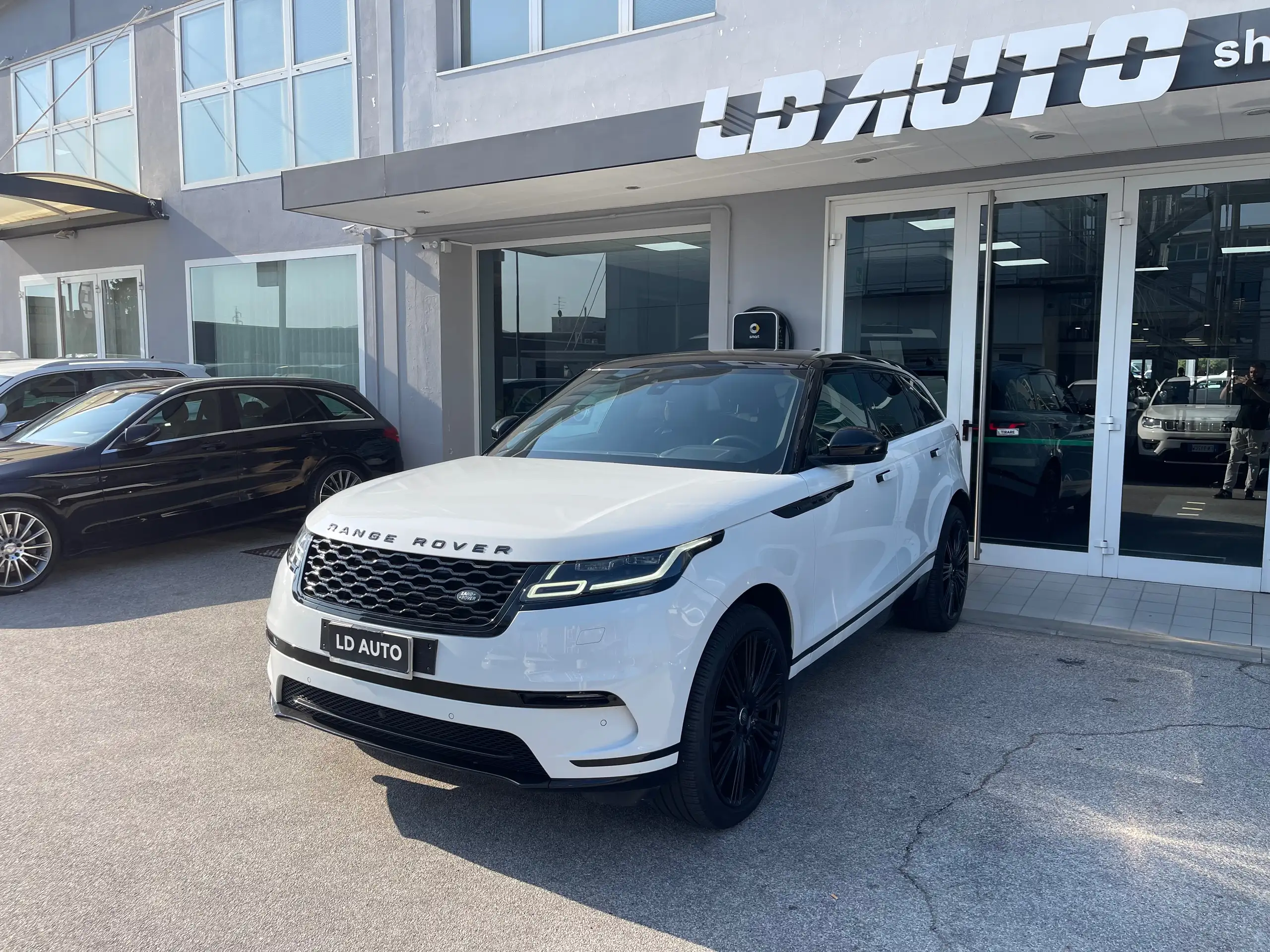 Land Rover - Range Rover Velar