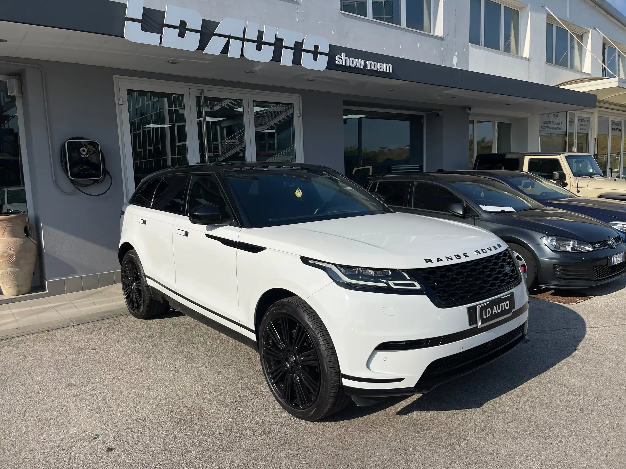 Land Rover - Range Rover Velar