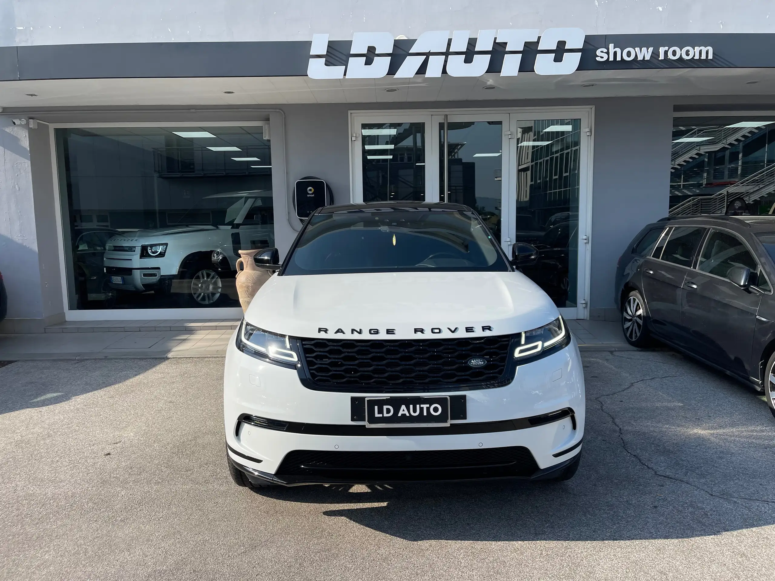 Land Rover - Range Rover Velar