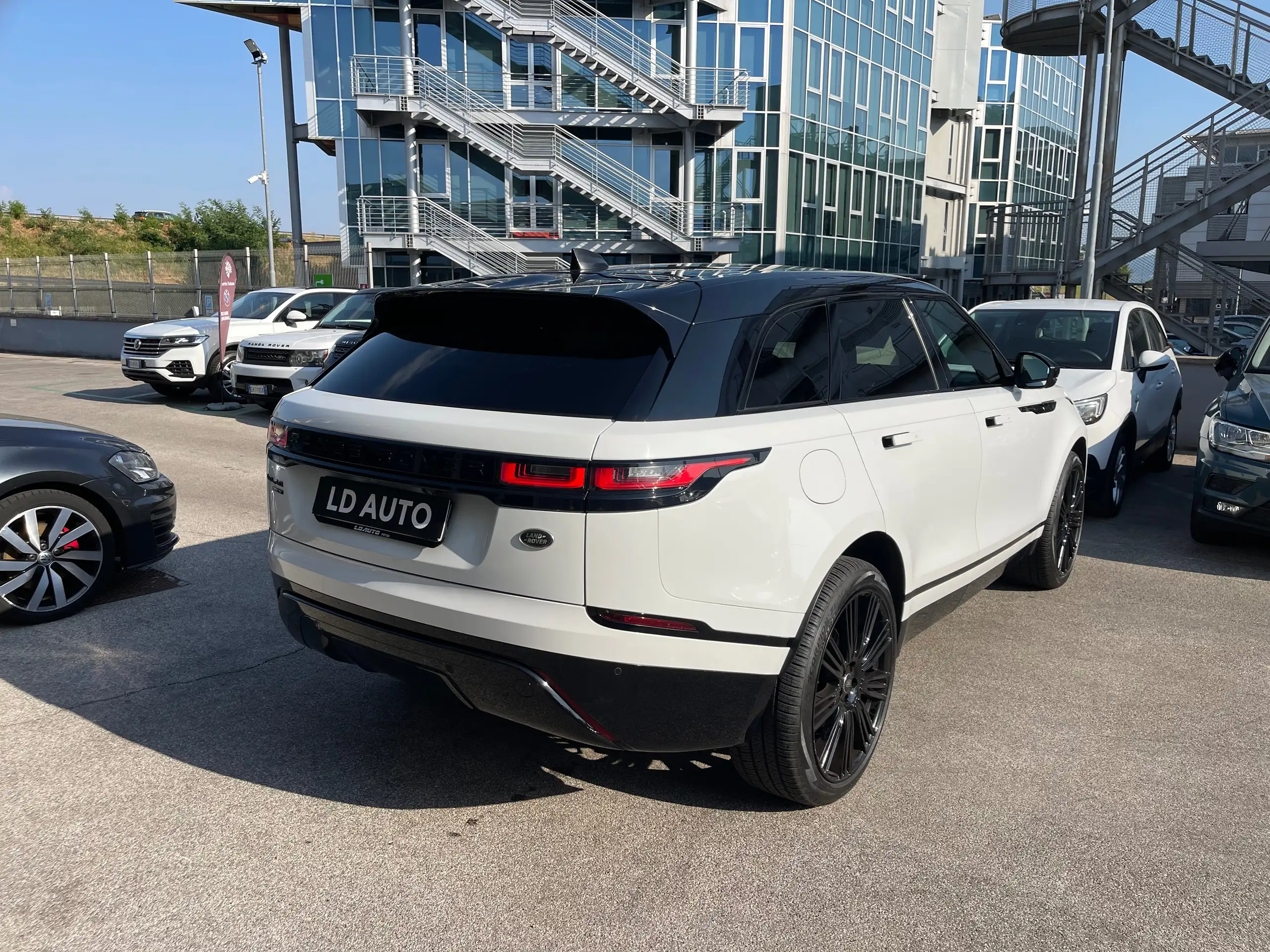 Land Rover - Range Rover Velar