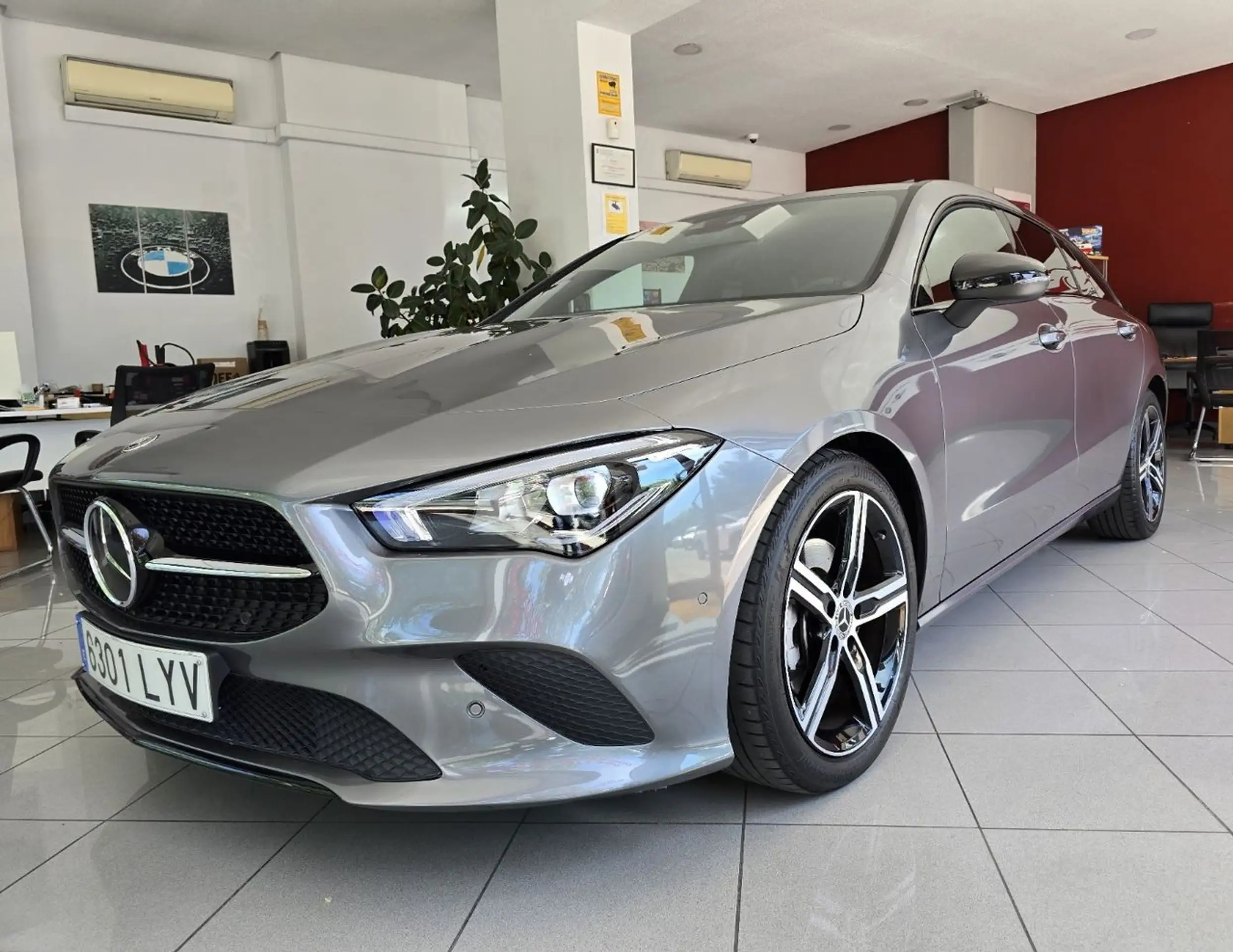 Mercedes-Benz - CLA 200