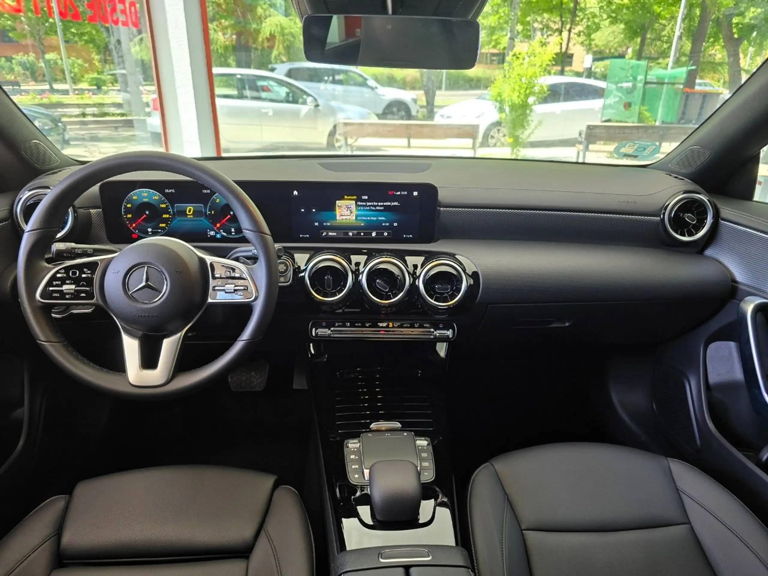 Mercedes-Benz - CLA 200