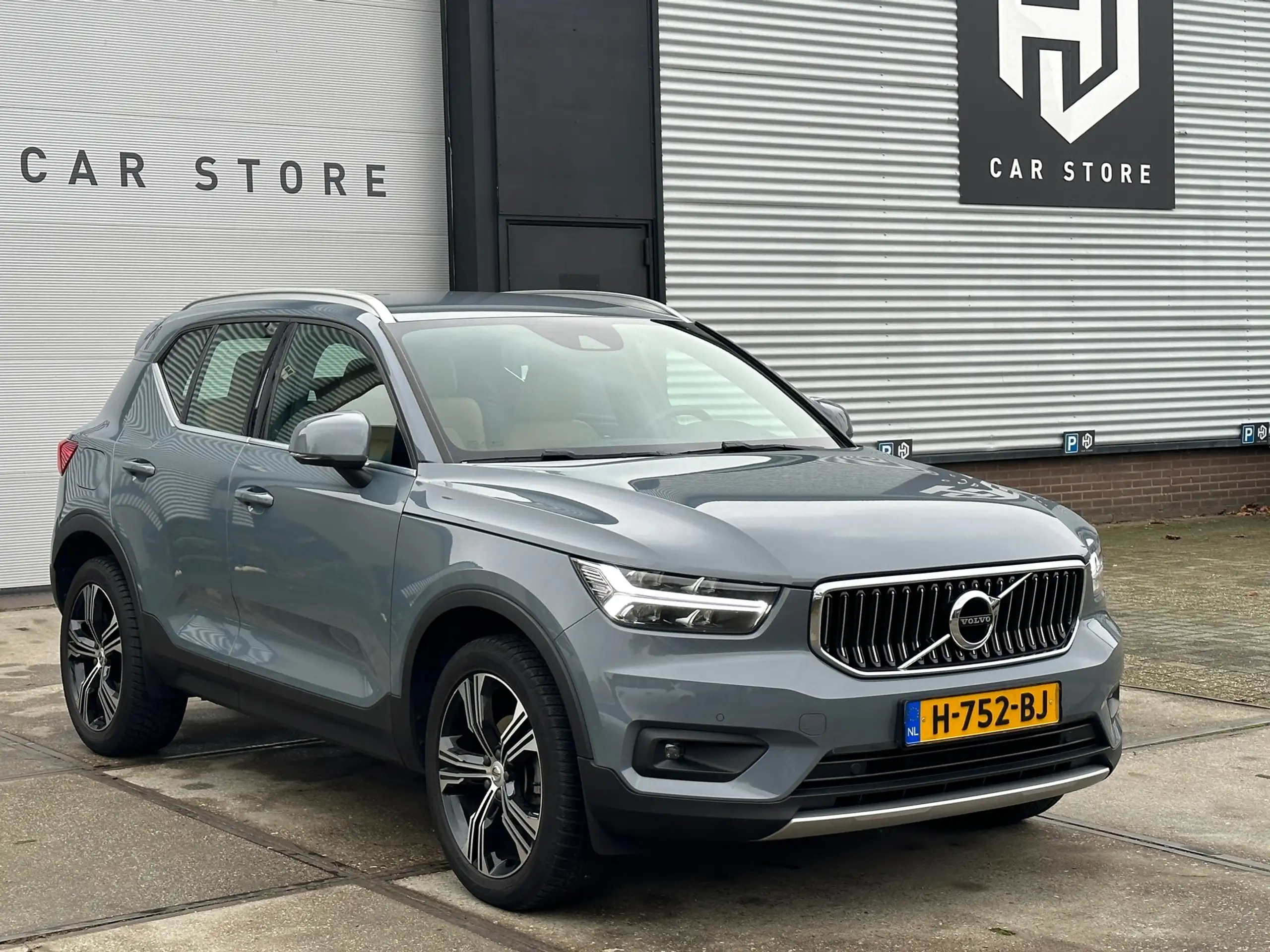 Volvo - XC40