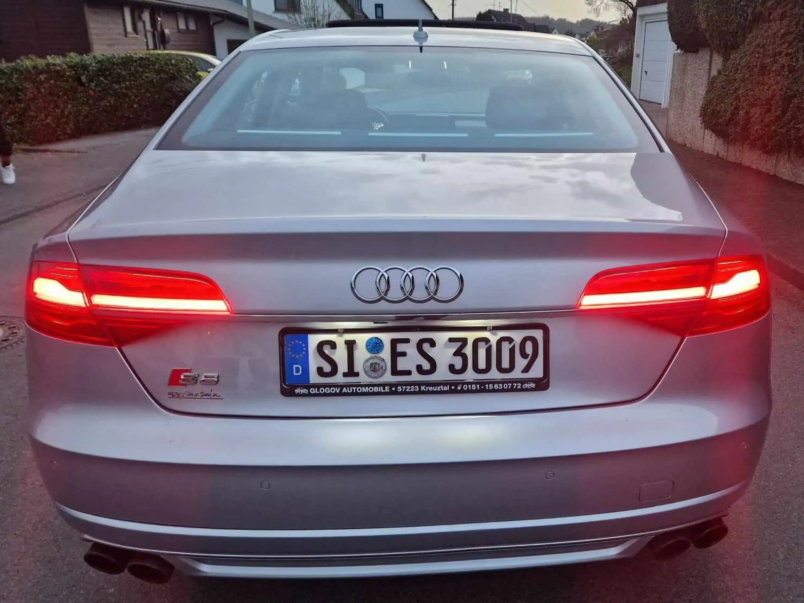 Audi - S8