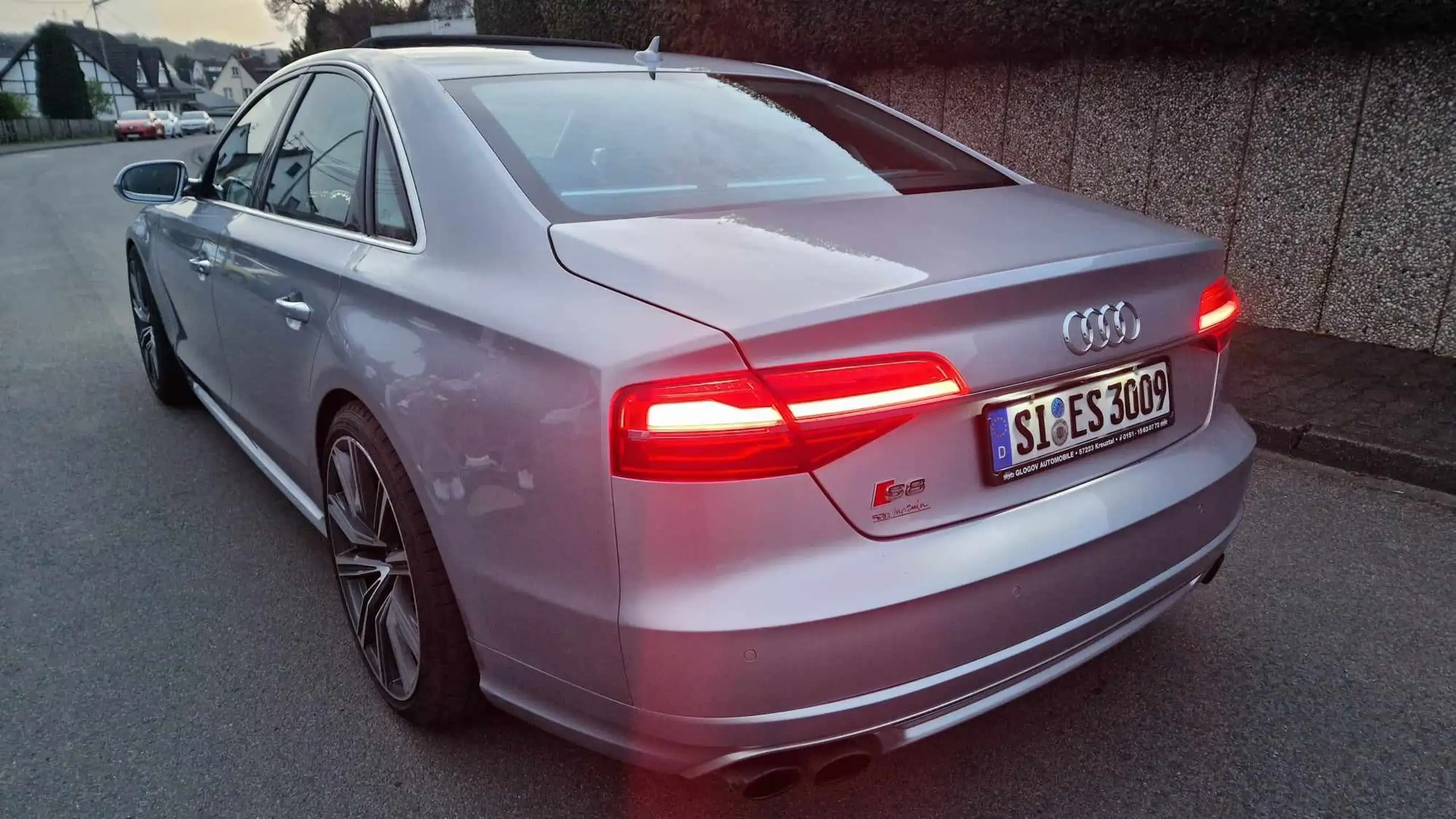 Audi - S8