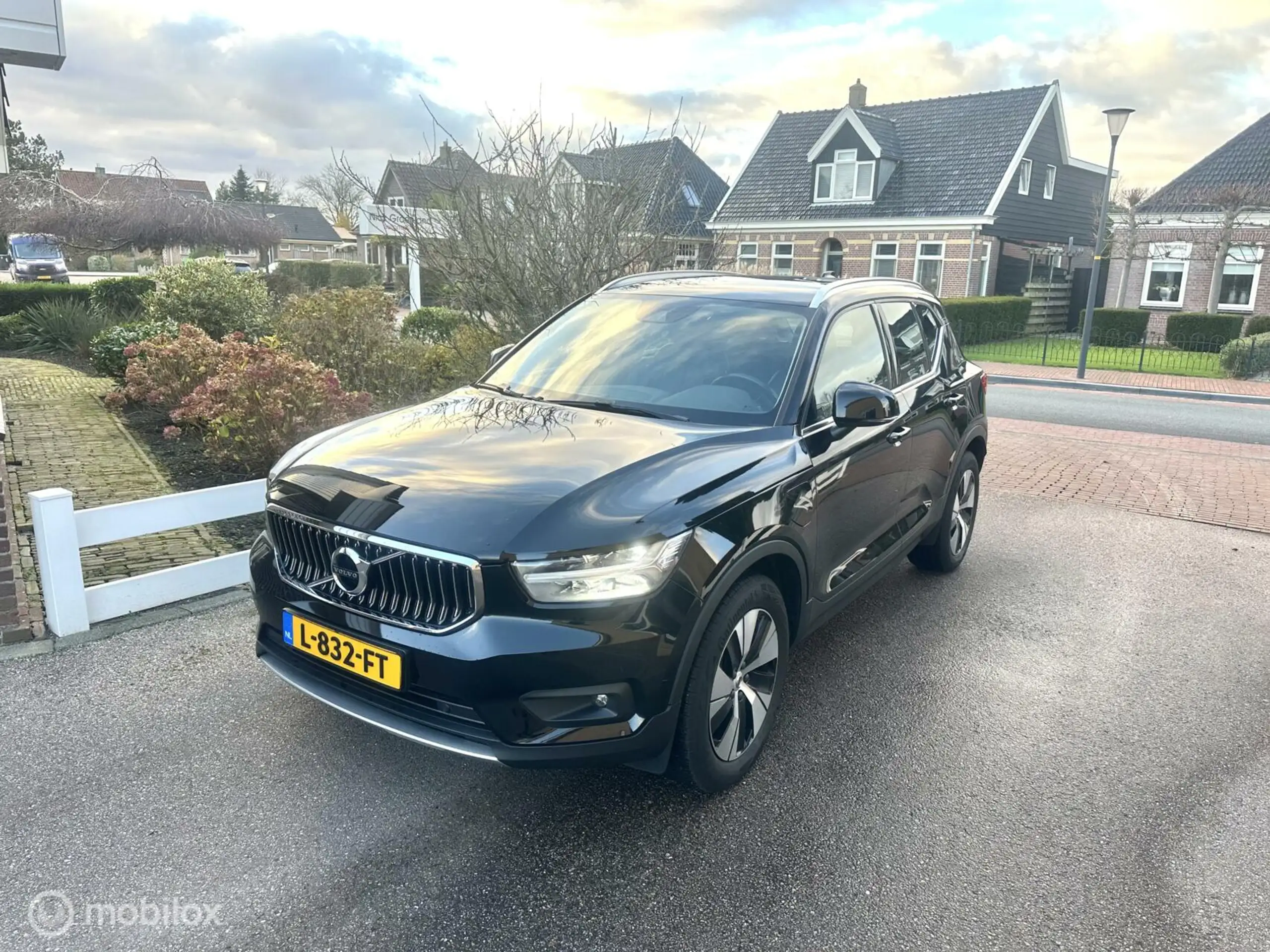 Volvo - XC40