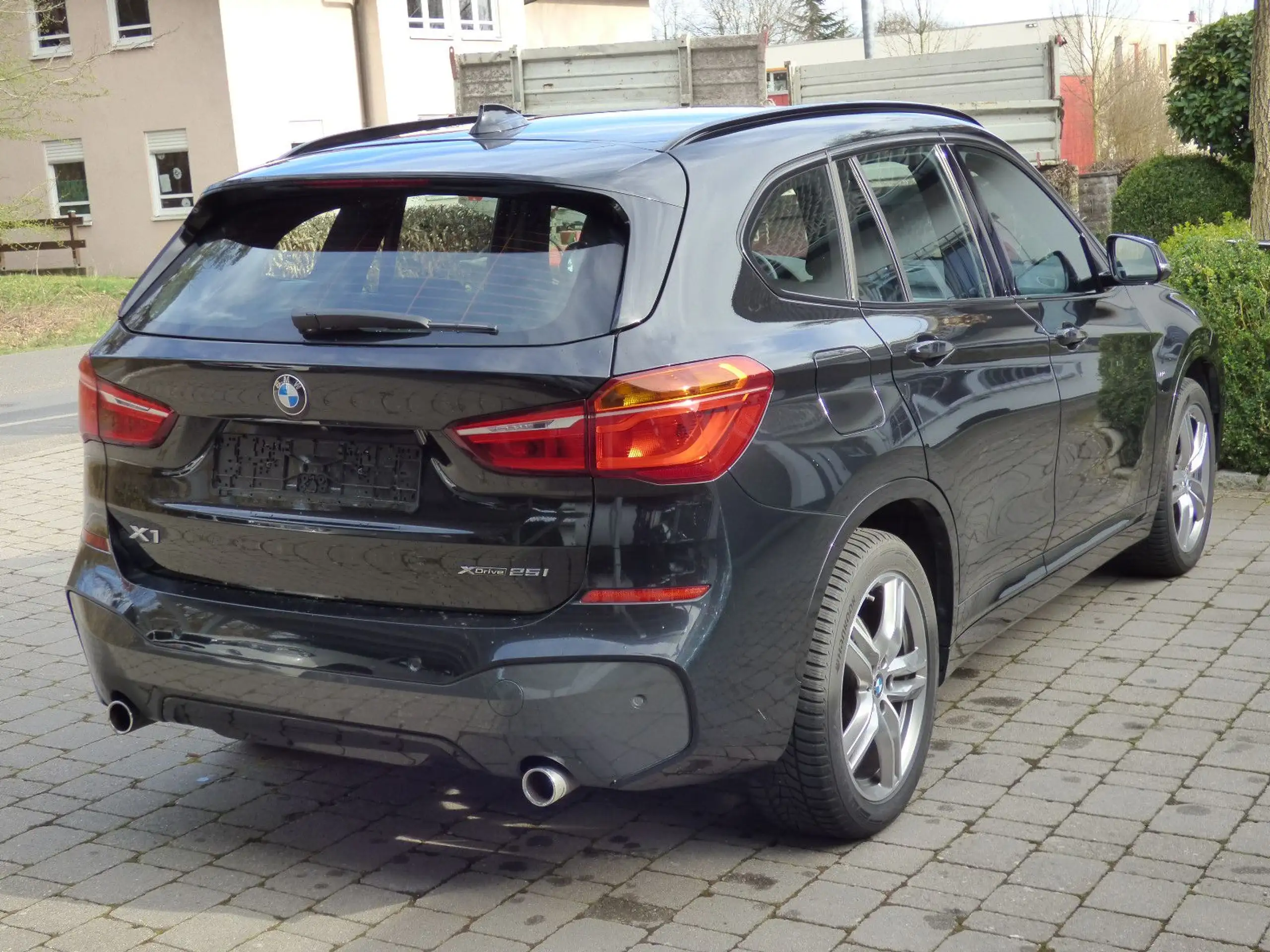 BMW - X1