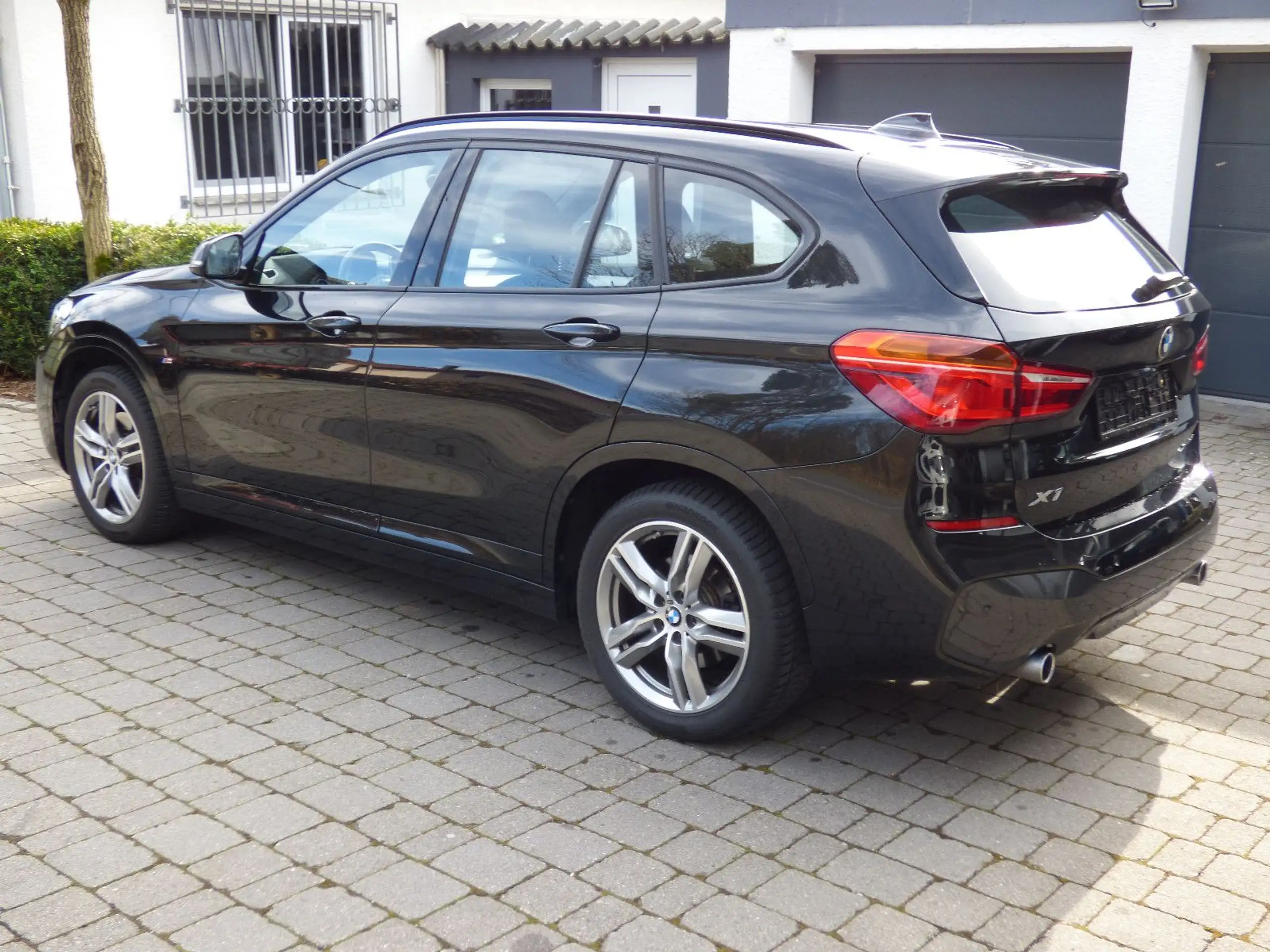 BMW - X1