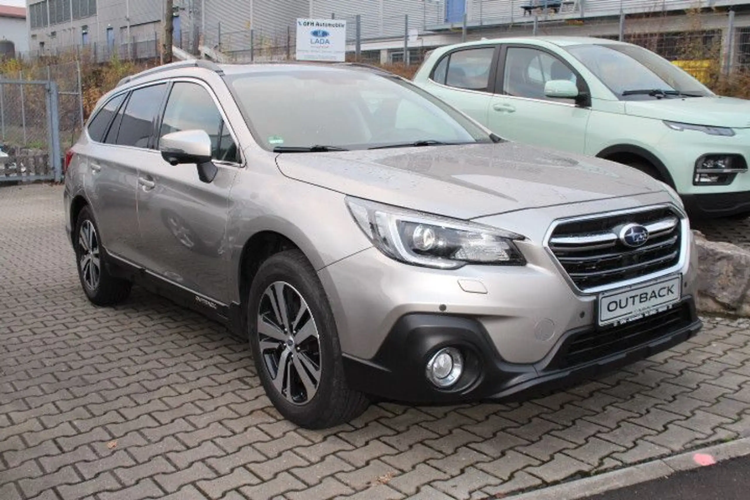 Subaru - OUTBACK