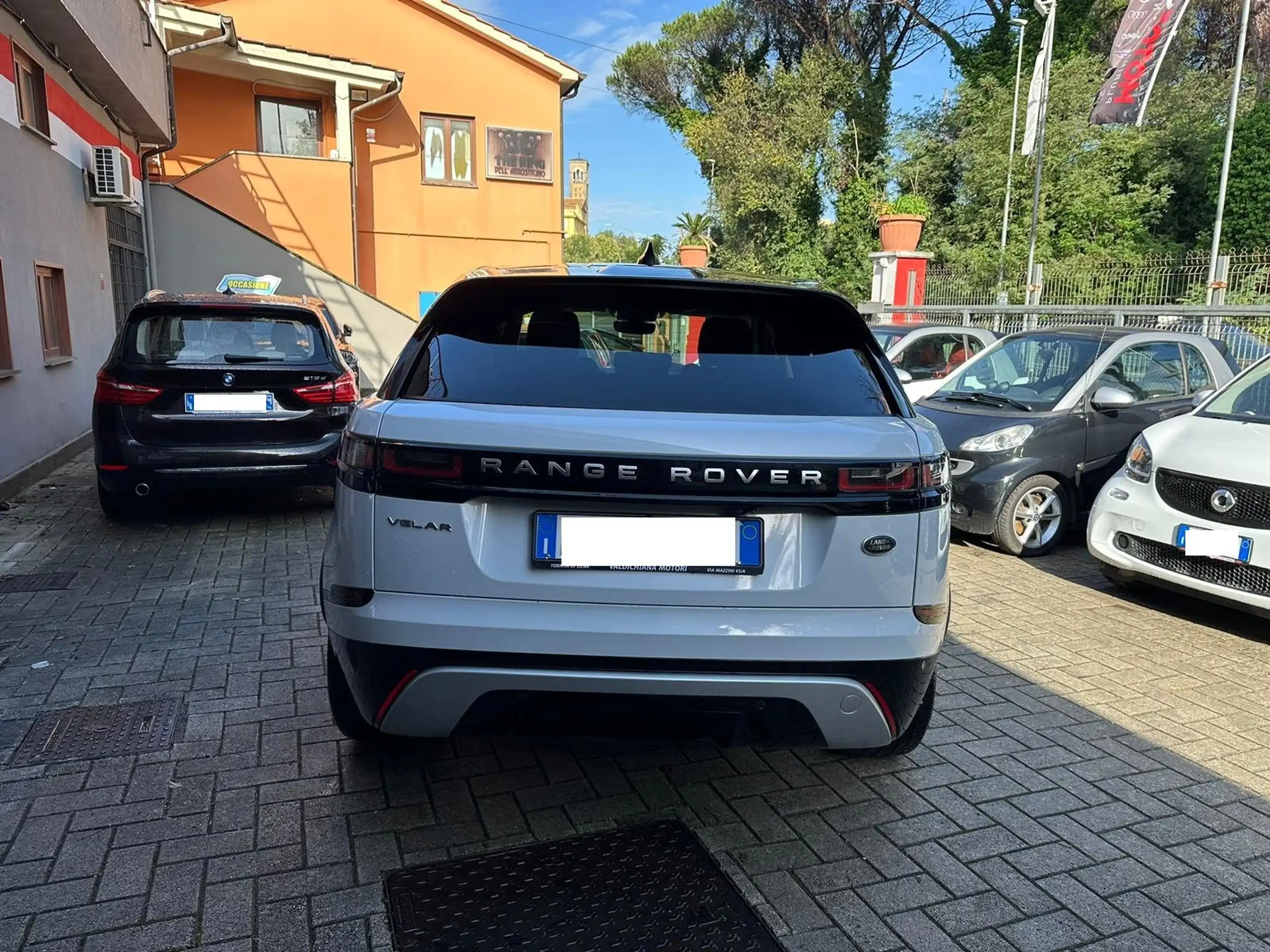 Land Rover - Range Rover Velar