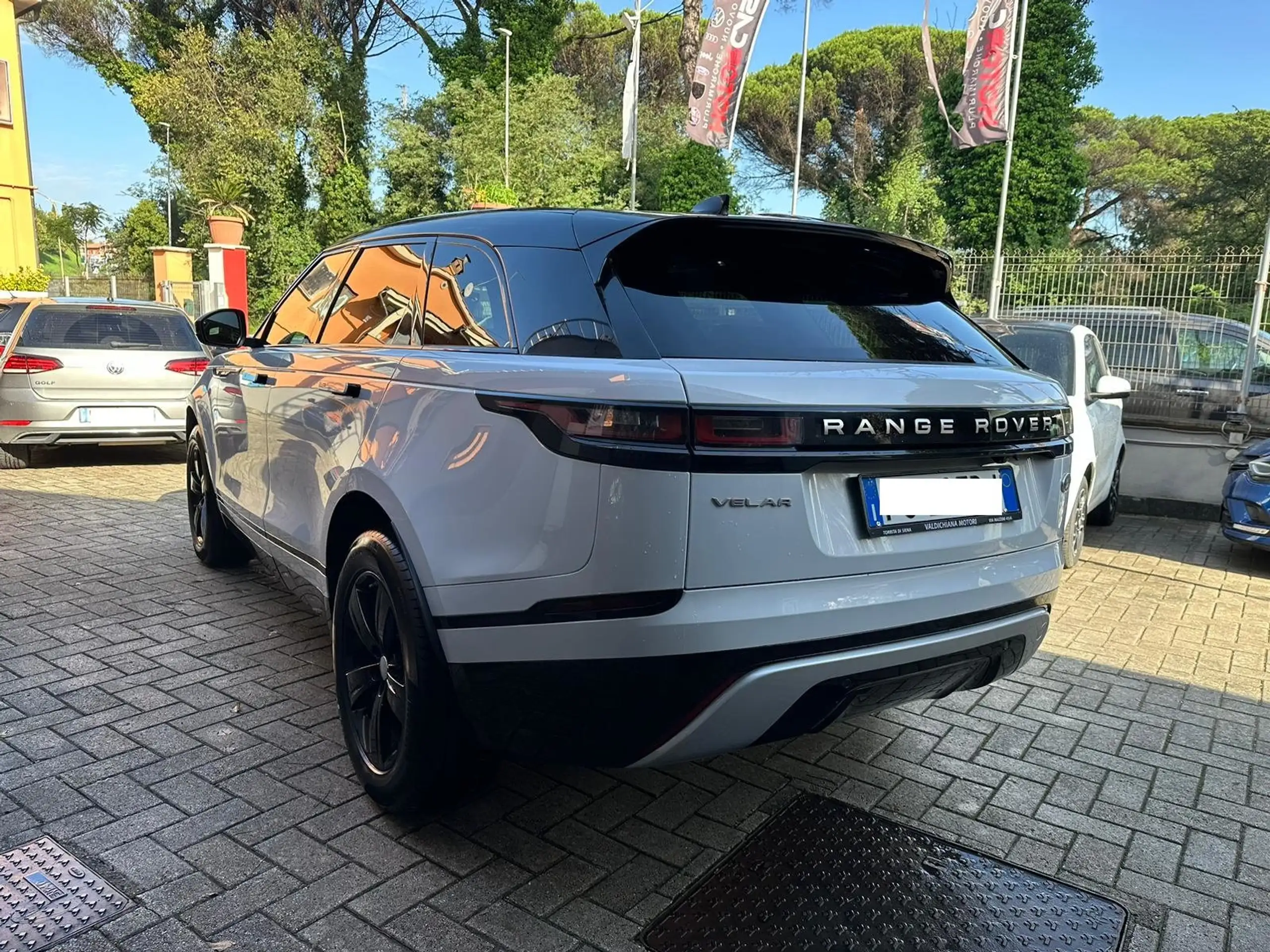 Land Rover - Range Rover Velar