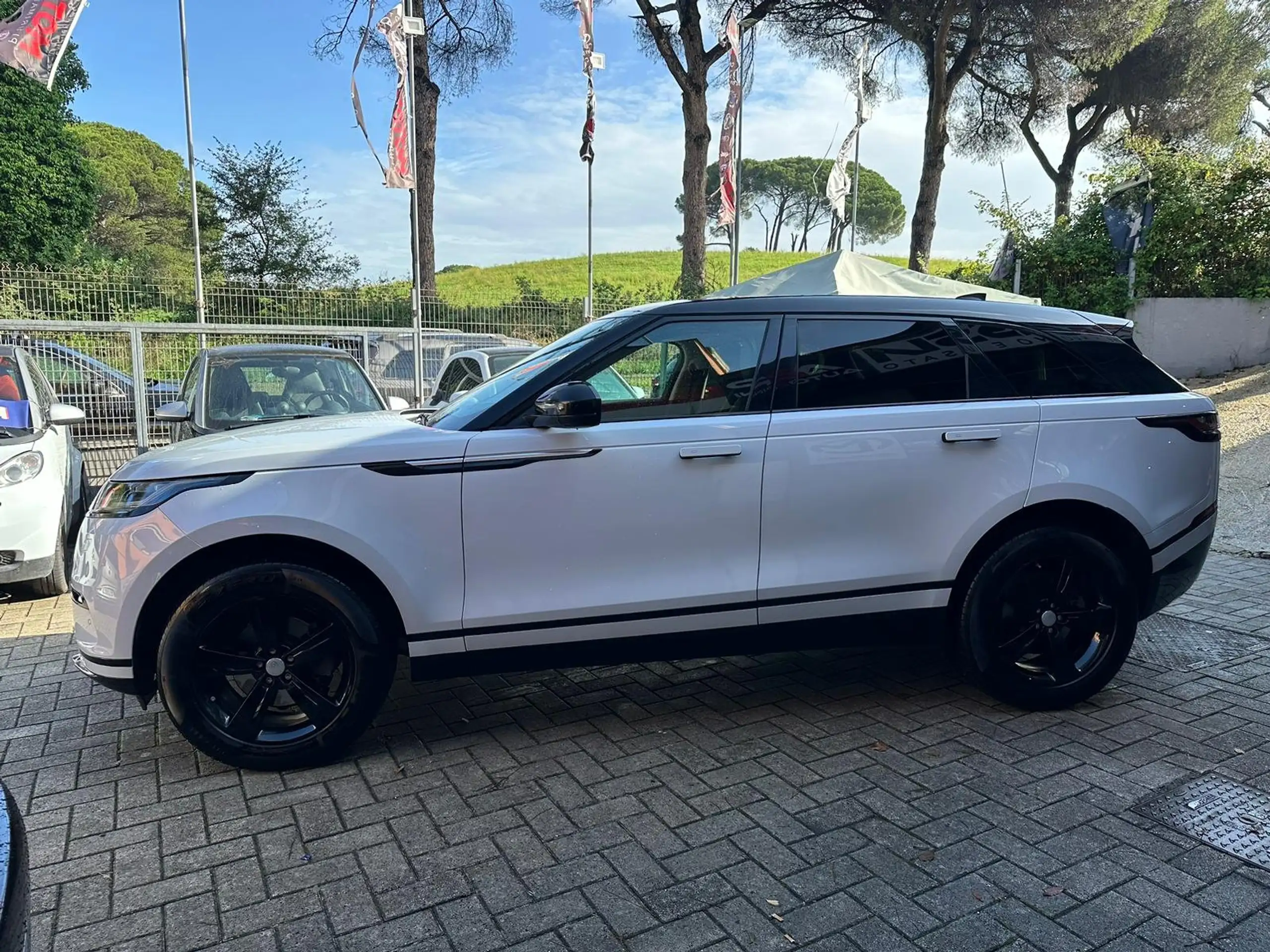 Land Rover - Range Rover Velar